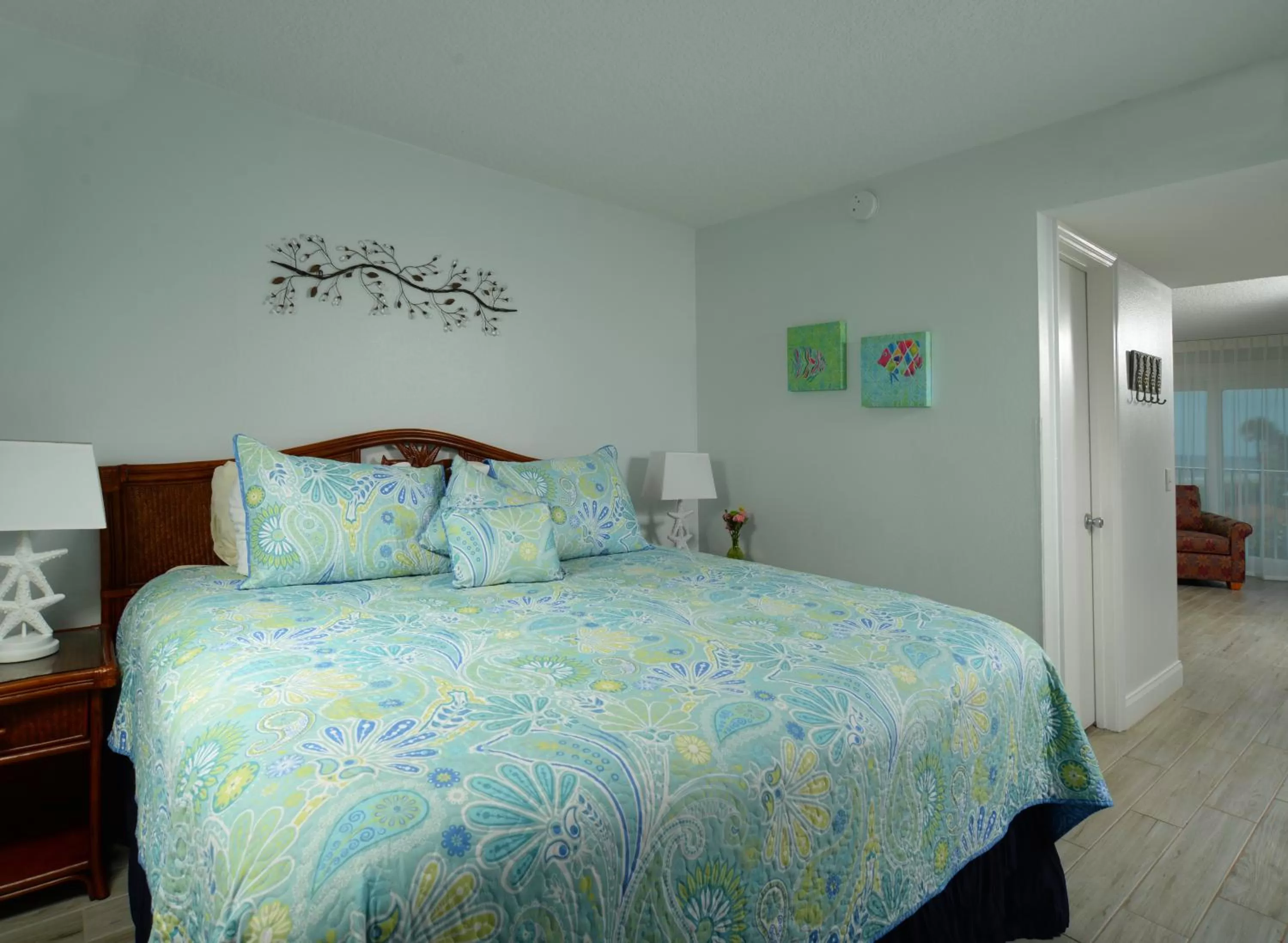 2nd Floor Ocean Front King Suite in Tuckaway Shores Resort