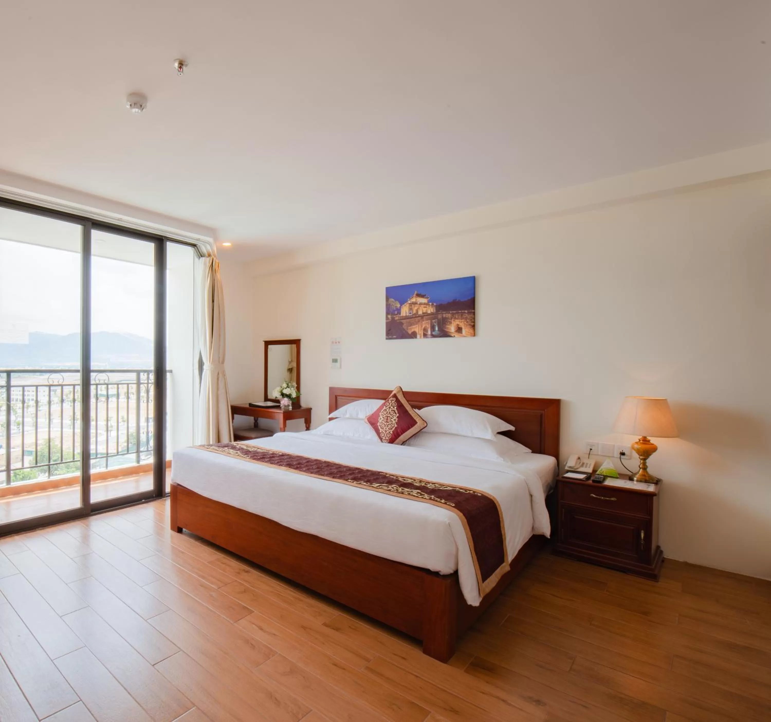 Deluxe Double Room with Balcony and Sea View in Red Sun Nha Trang Hotel
