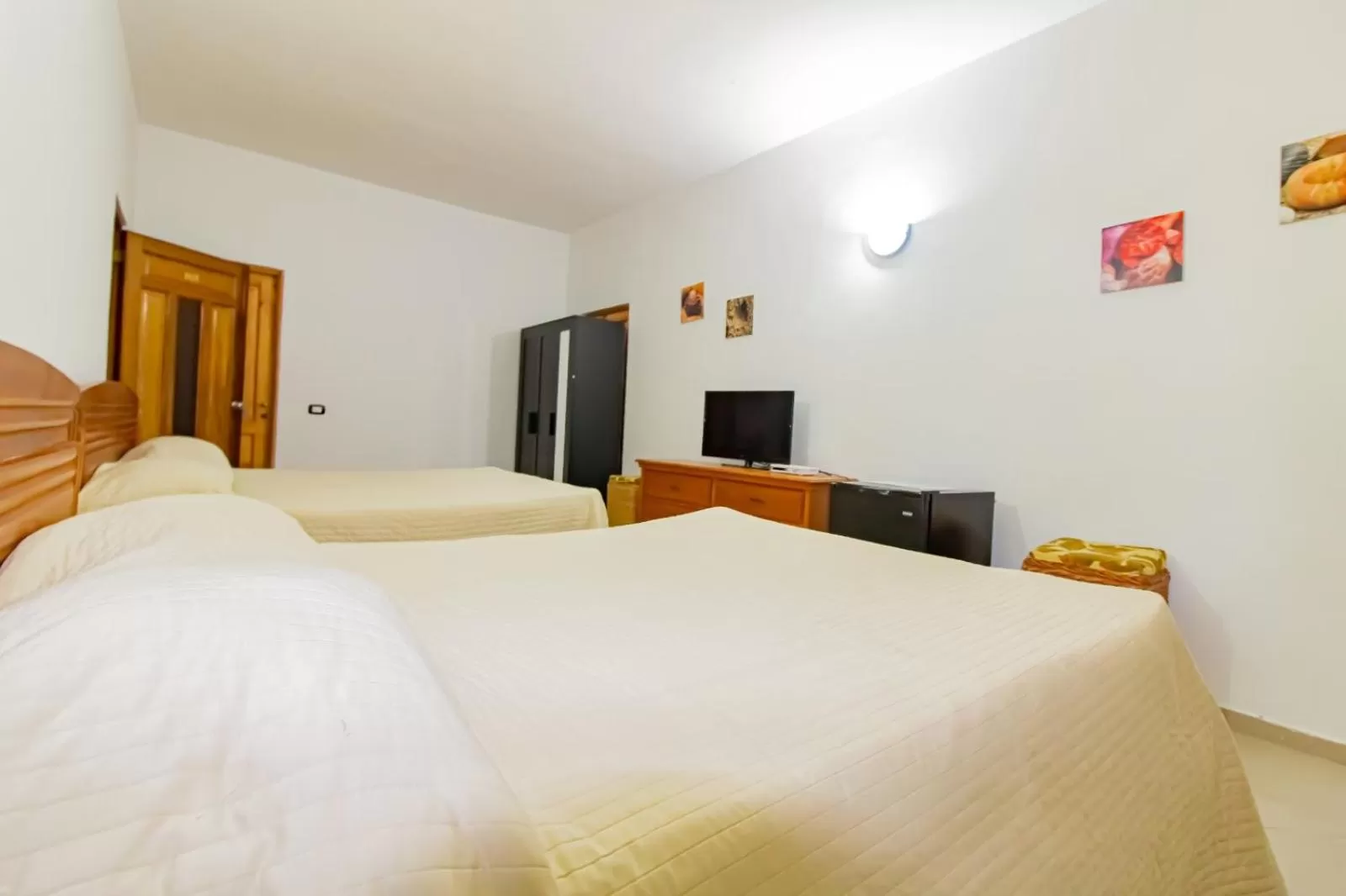 Queen Studio (2 Adults  + 1 Children) in Hotel Villa Capri