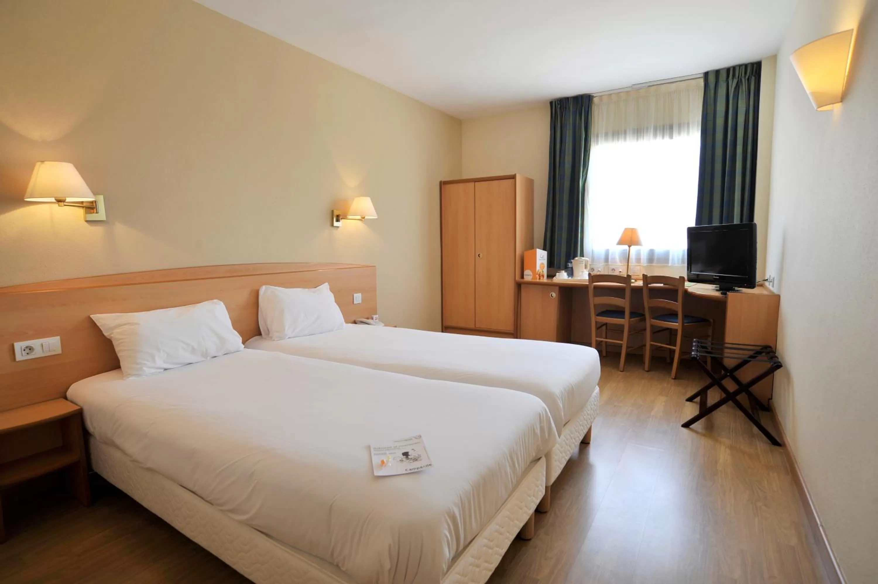 Twin Room in Campanile Hotel Murcia