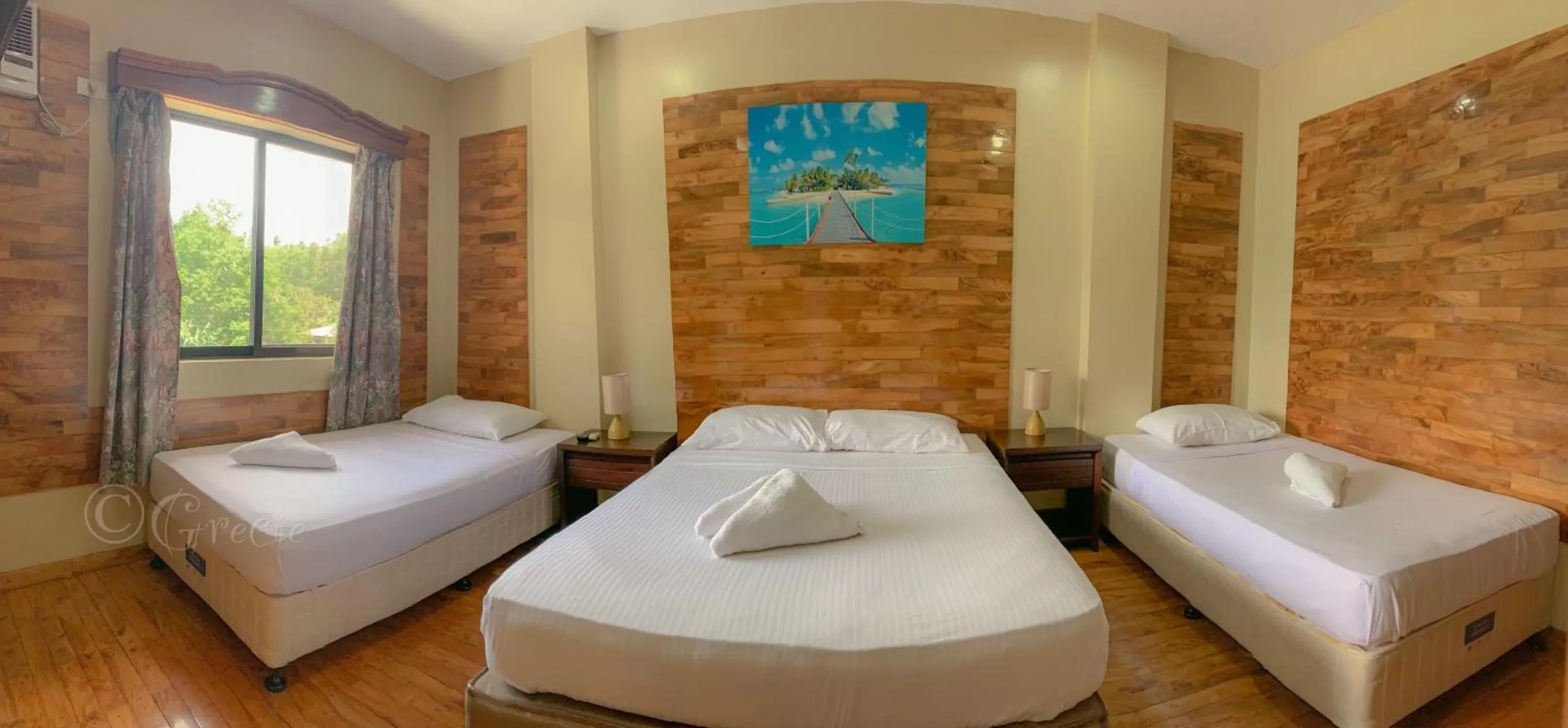 Suite with Balcony in Mabini Hotel