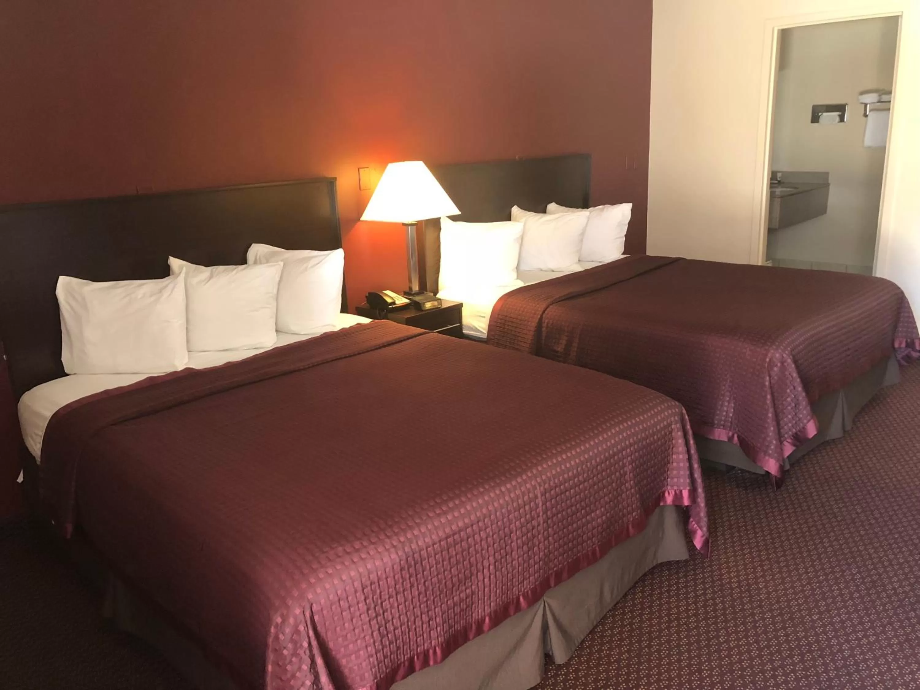 Deluxe Queen Room with Two Queen Beds - Non-Smoking in Regal Inn Chicago O'Hare - Franklin Park