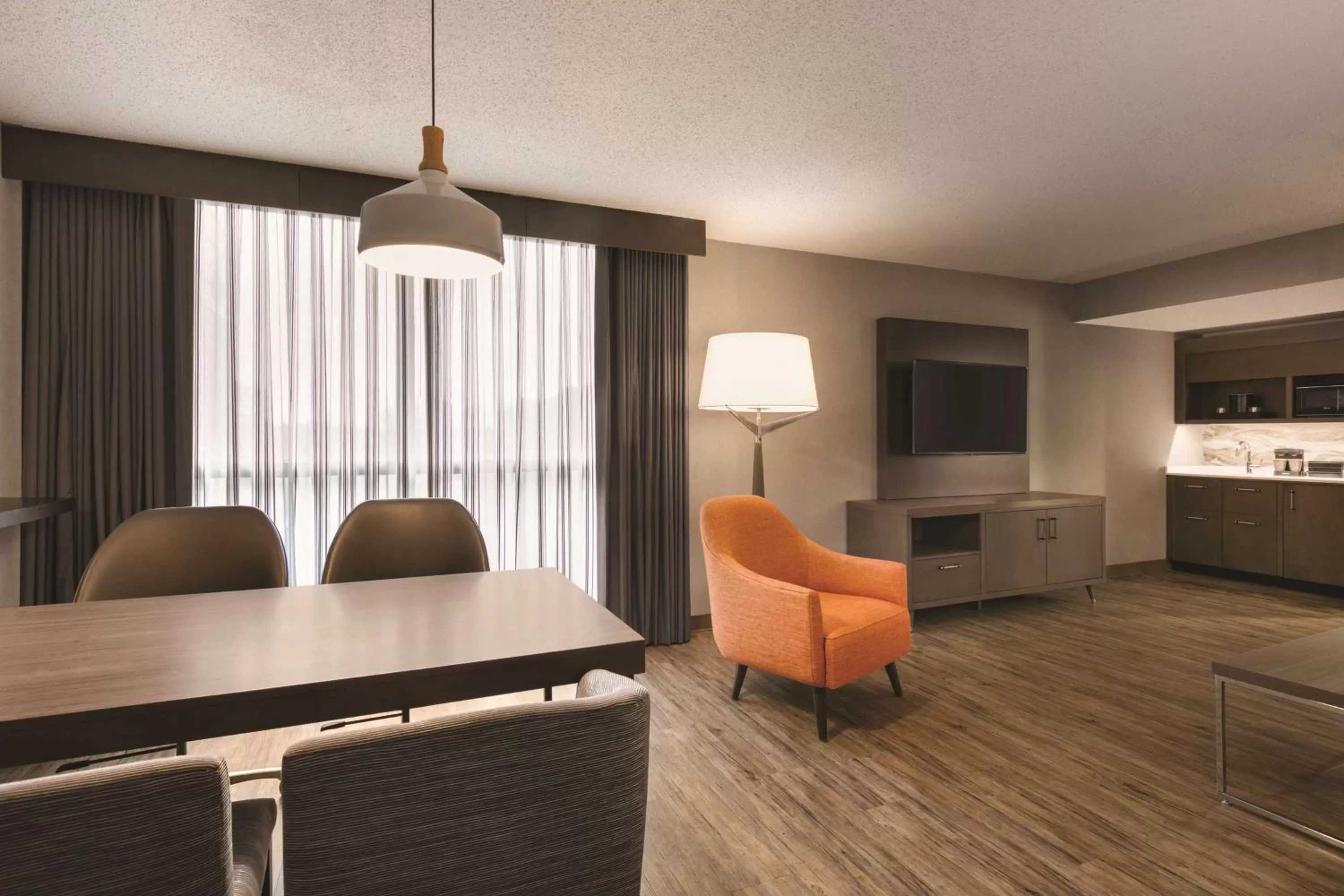 2 Room Corner Suite - 1 King Bed - Sofabed  in Embassy Suites by Hilton Richmond