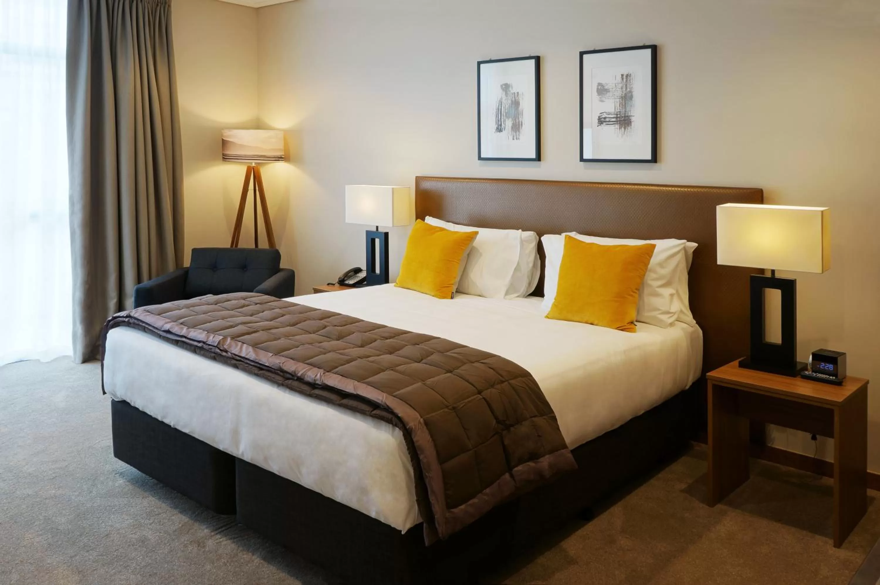 Executive King Suite in The Victoria Hotel Dunedin