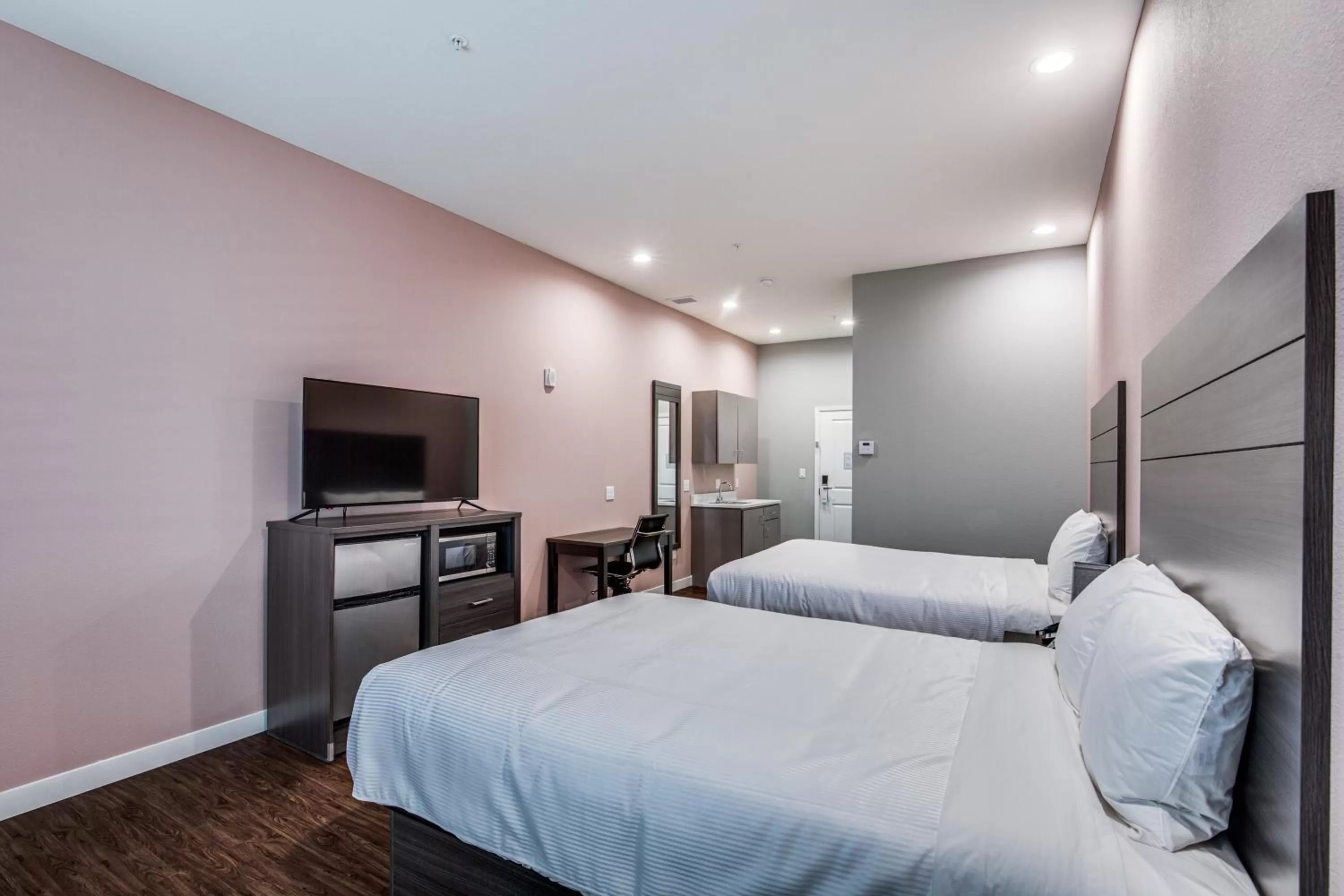 Deluxe Double Studio - Non Smoking in Scottish Inns & Suites Houston, TX