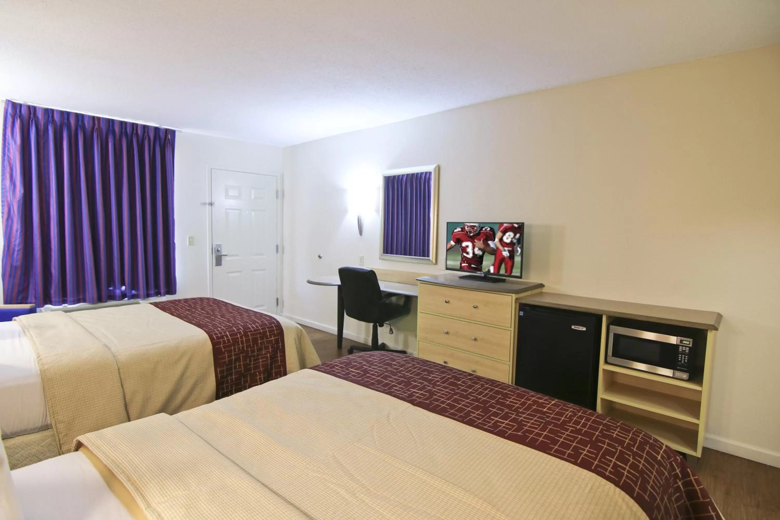 Deluxe Room with Two Double Beds Non-Smoking in Red Roof Inn Somerset, KY