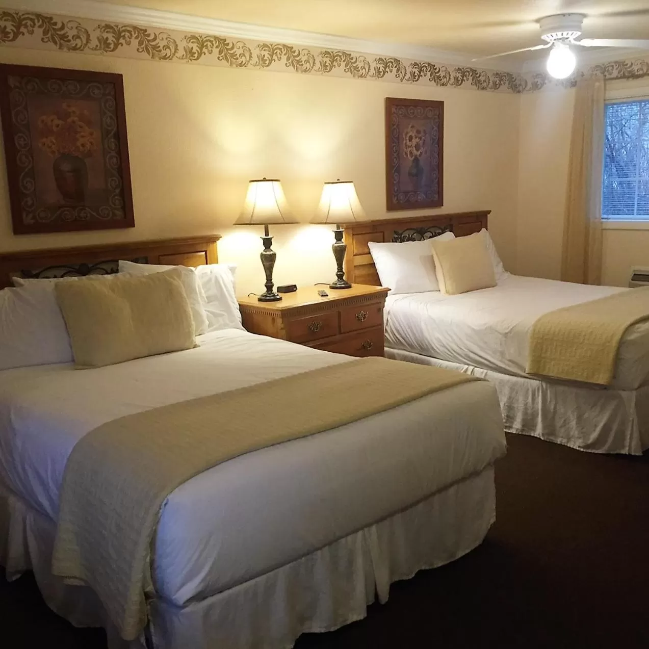 Deluxe Two Queen Beds in Strawberry Valley Inn