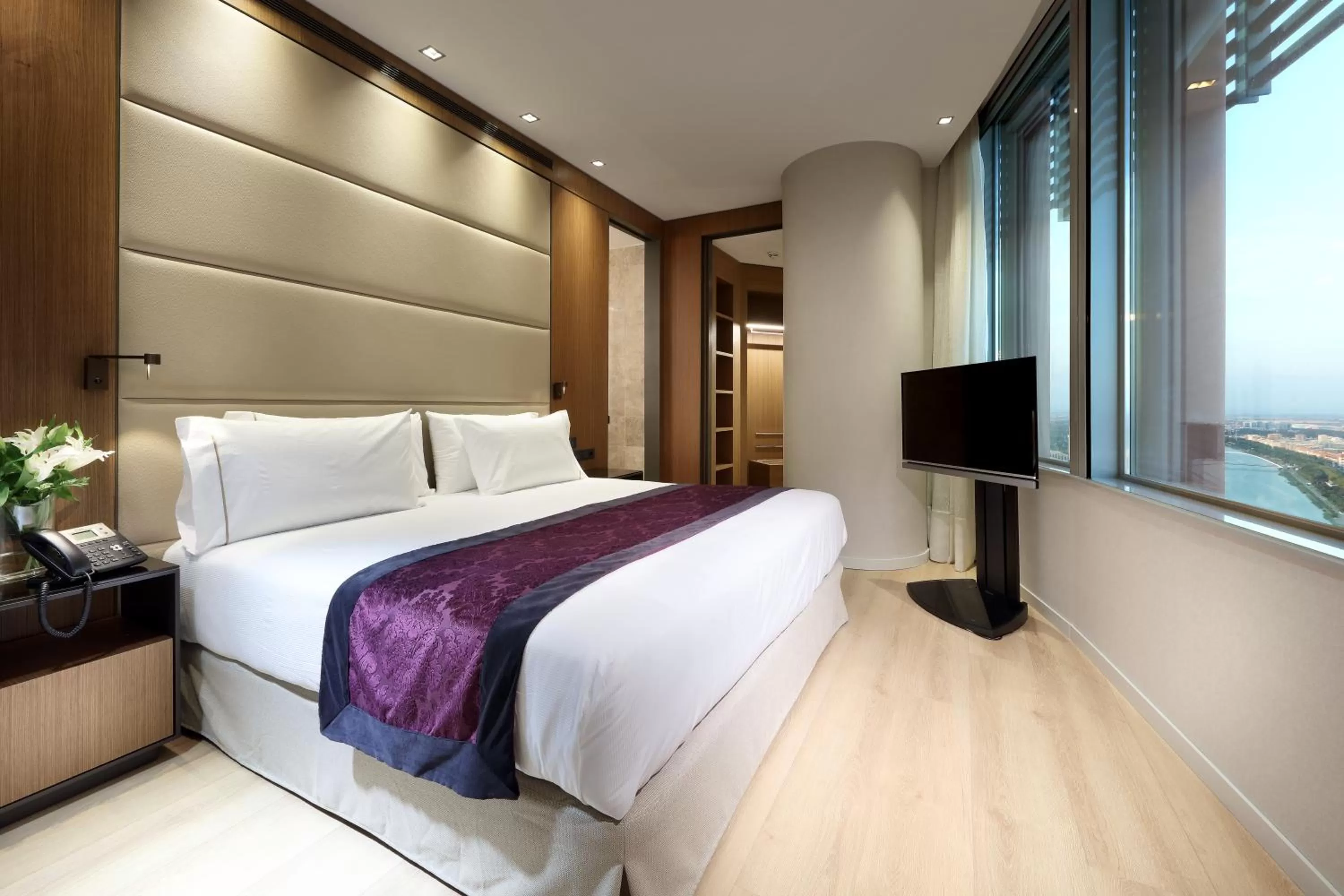 Junior Suite with City View in Eurostars Torre Sevilla
