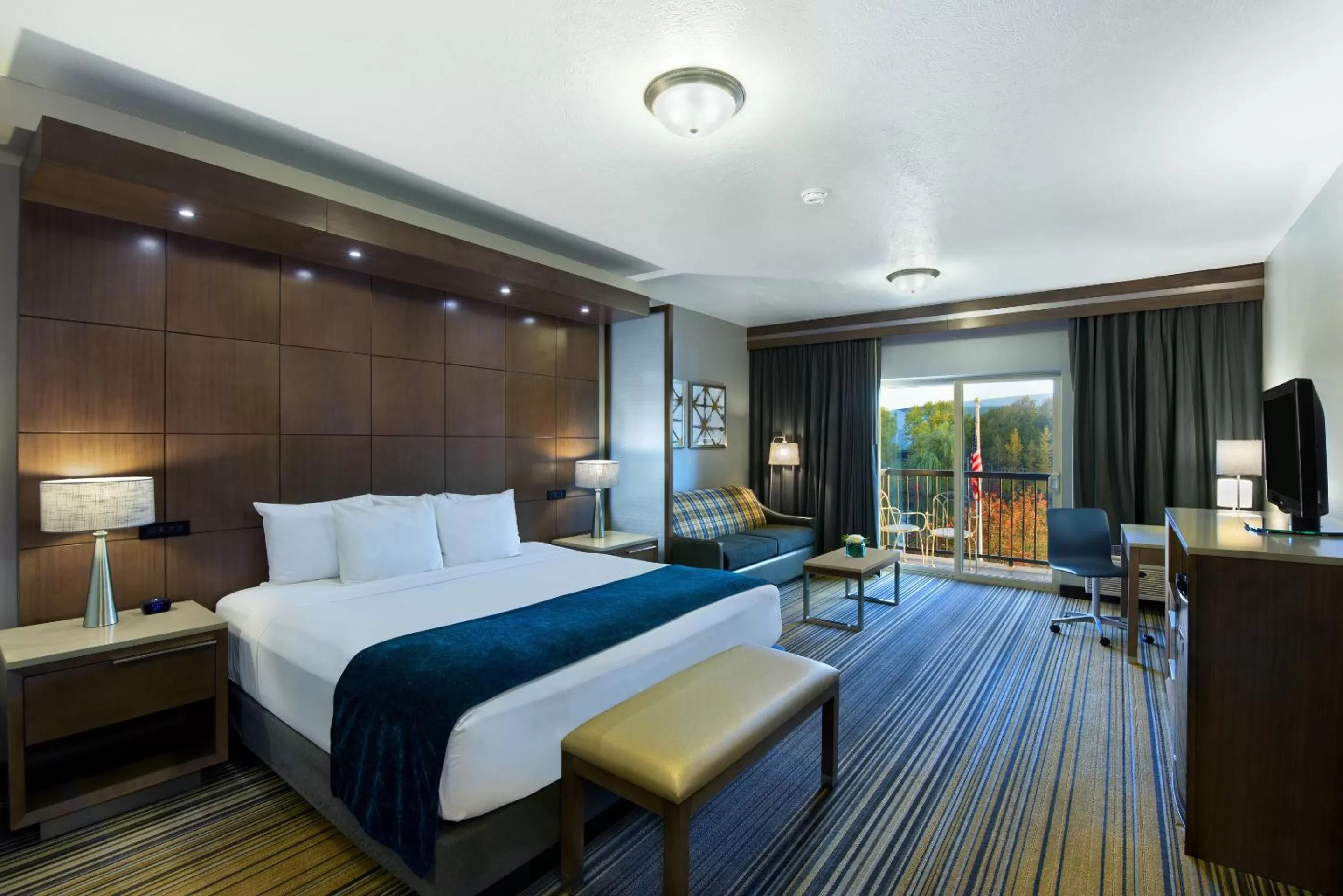 Riverview Balcony King Suite Sleeper Sofa in Oxford Suites Spokane Downtown