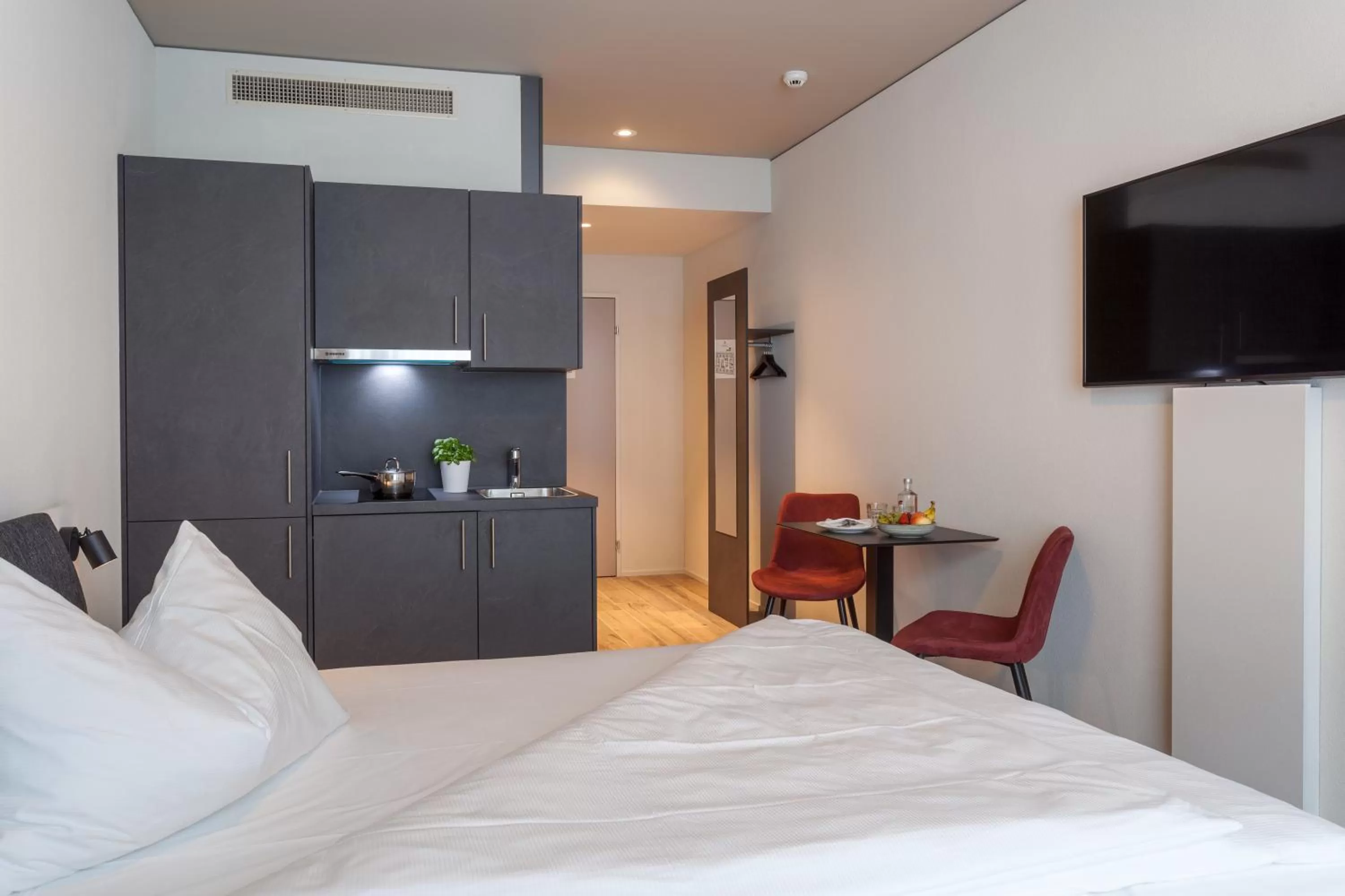 Deluxe Double Room with Air Conditioning incl. Parking in Centurion Swiss Quality Towerhotel Windisch