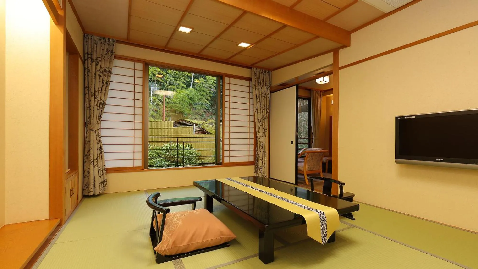 Superior Twin Room with Tatami Area - Non-Smoking in Arima Onsen Taketoritei Maruyama