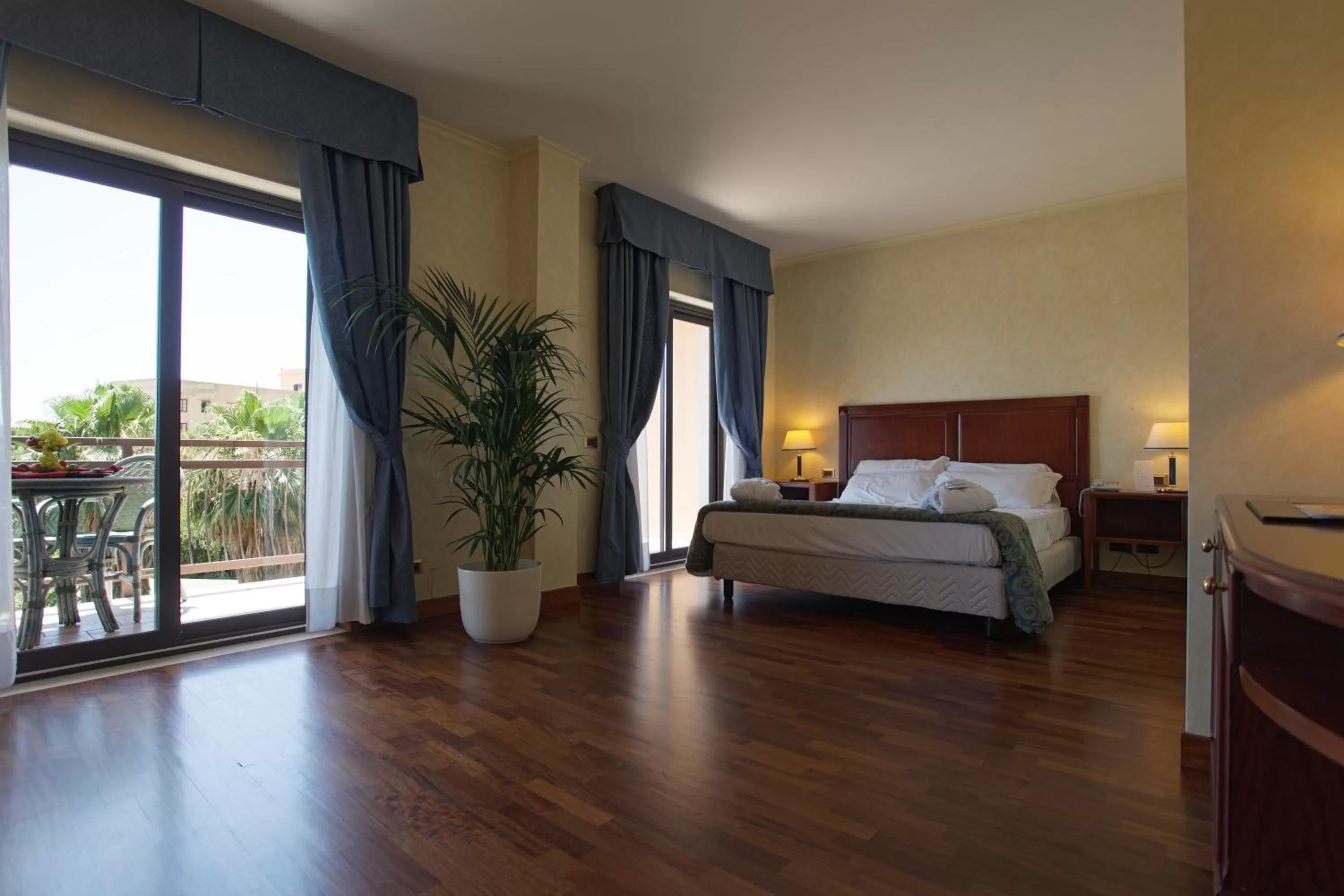 Balcony/Terrace, Bed in Hotel Della Valle