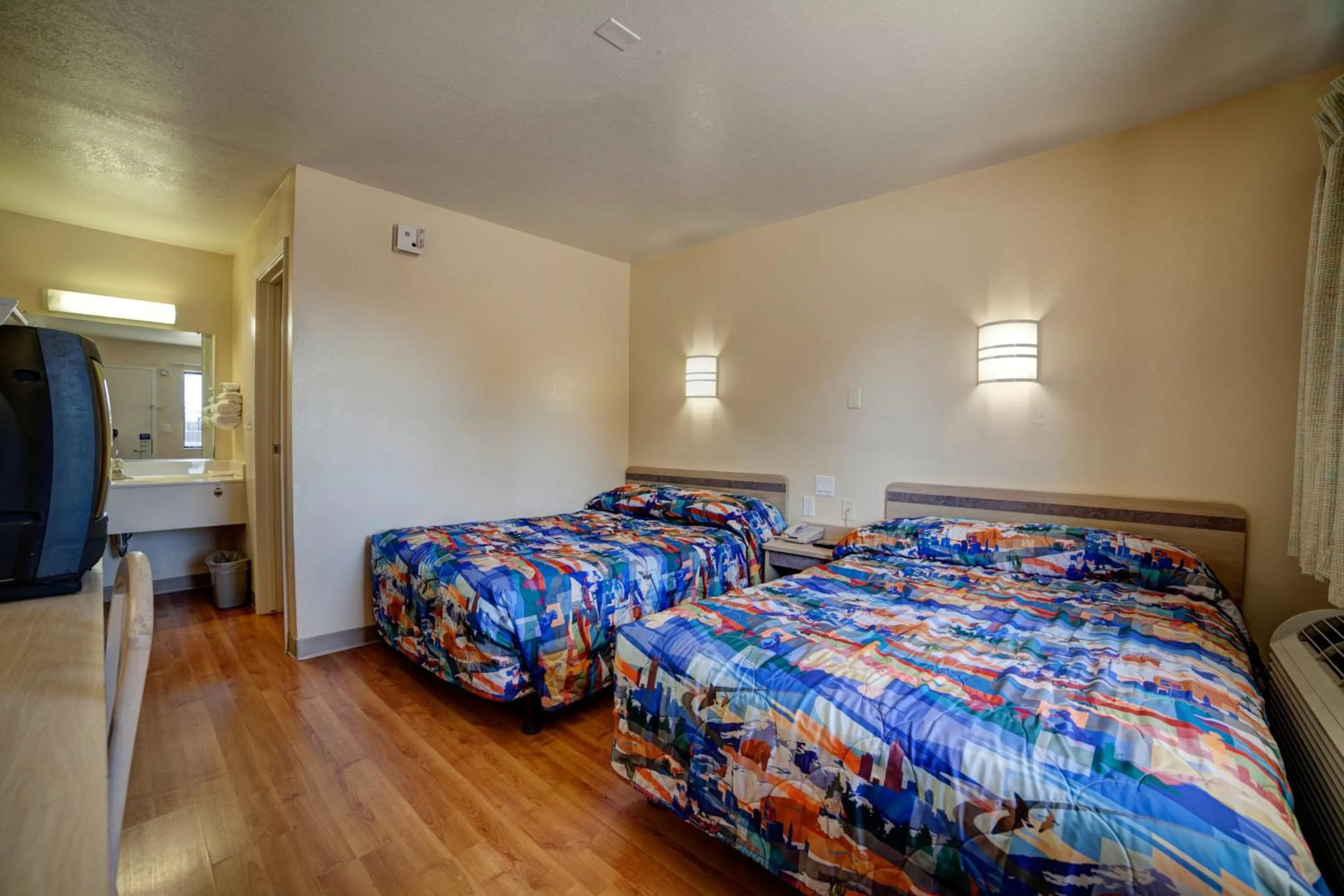 Double Room with Two Double Beds in Super 7 Inn