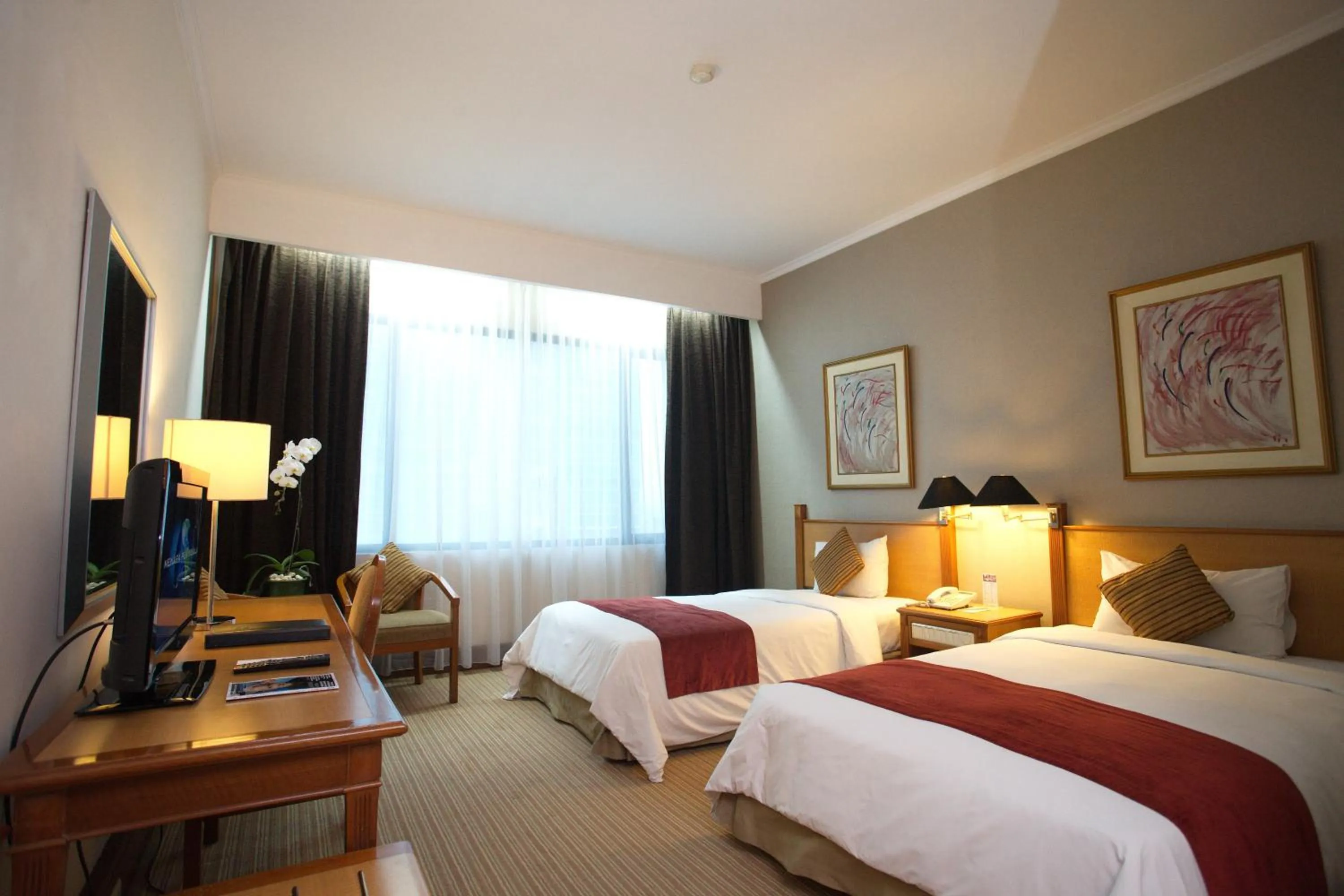 Deluxe Twin Room in Menara Peninsula Hotel