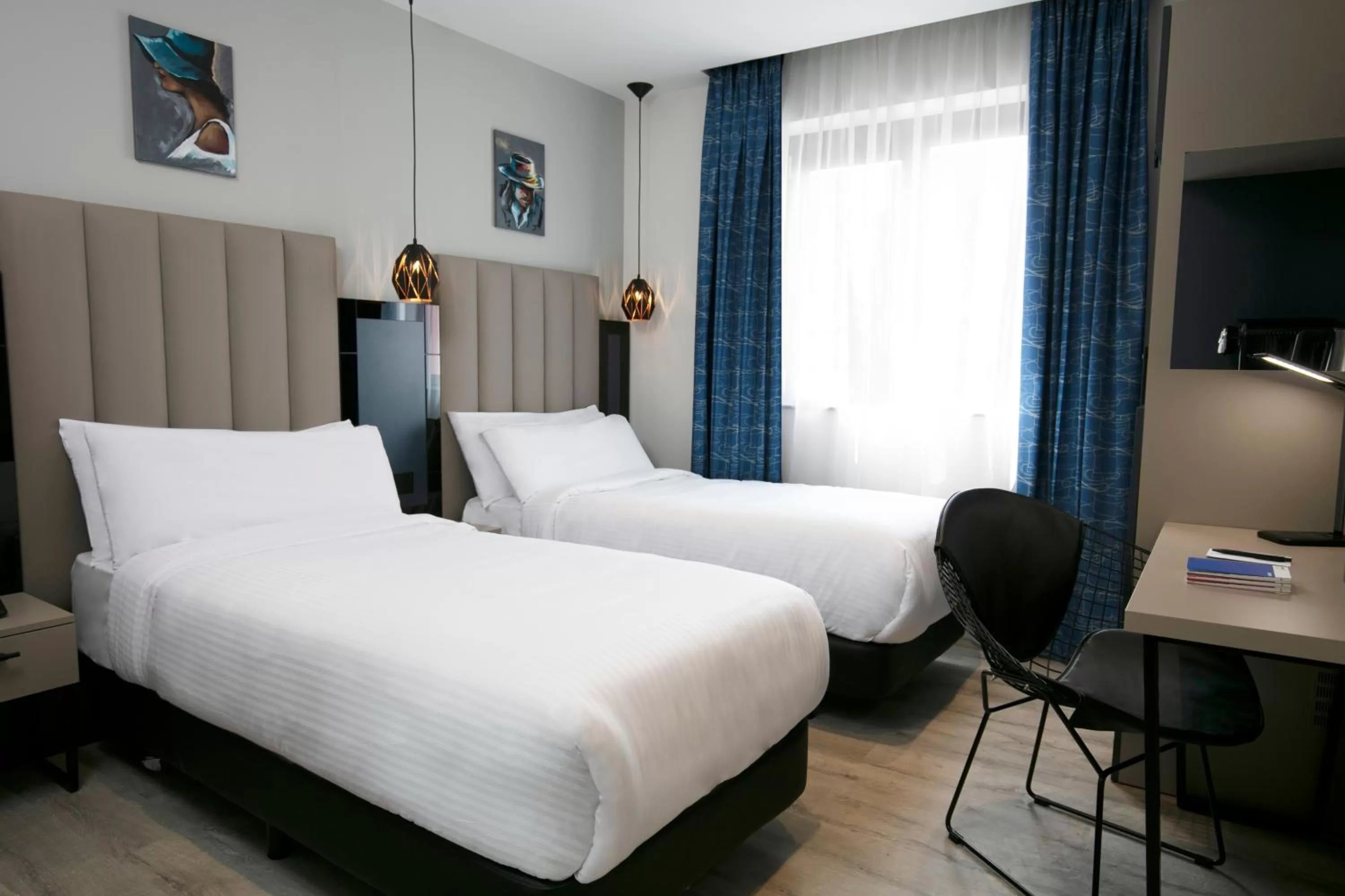 Deluxe Twin Room in Spark by Hilton Luton