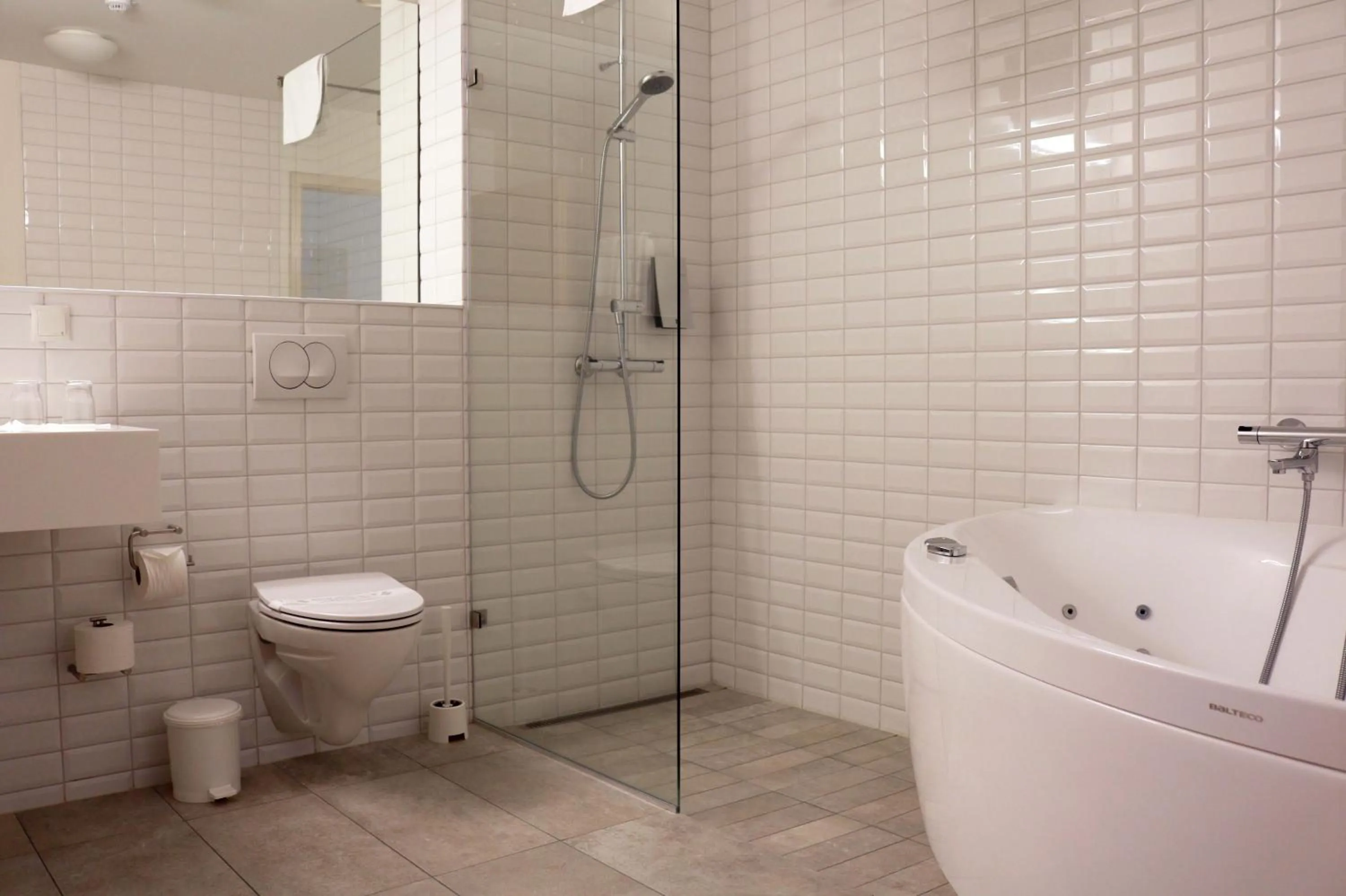 King Room with River View in Hotel Selfoss