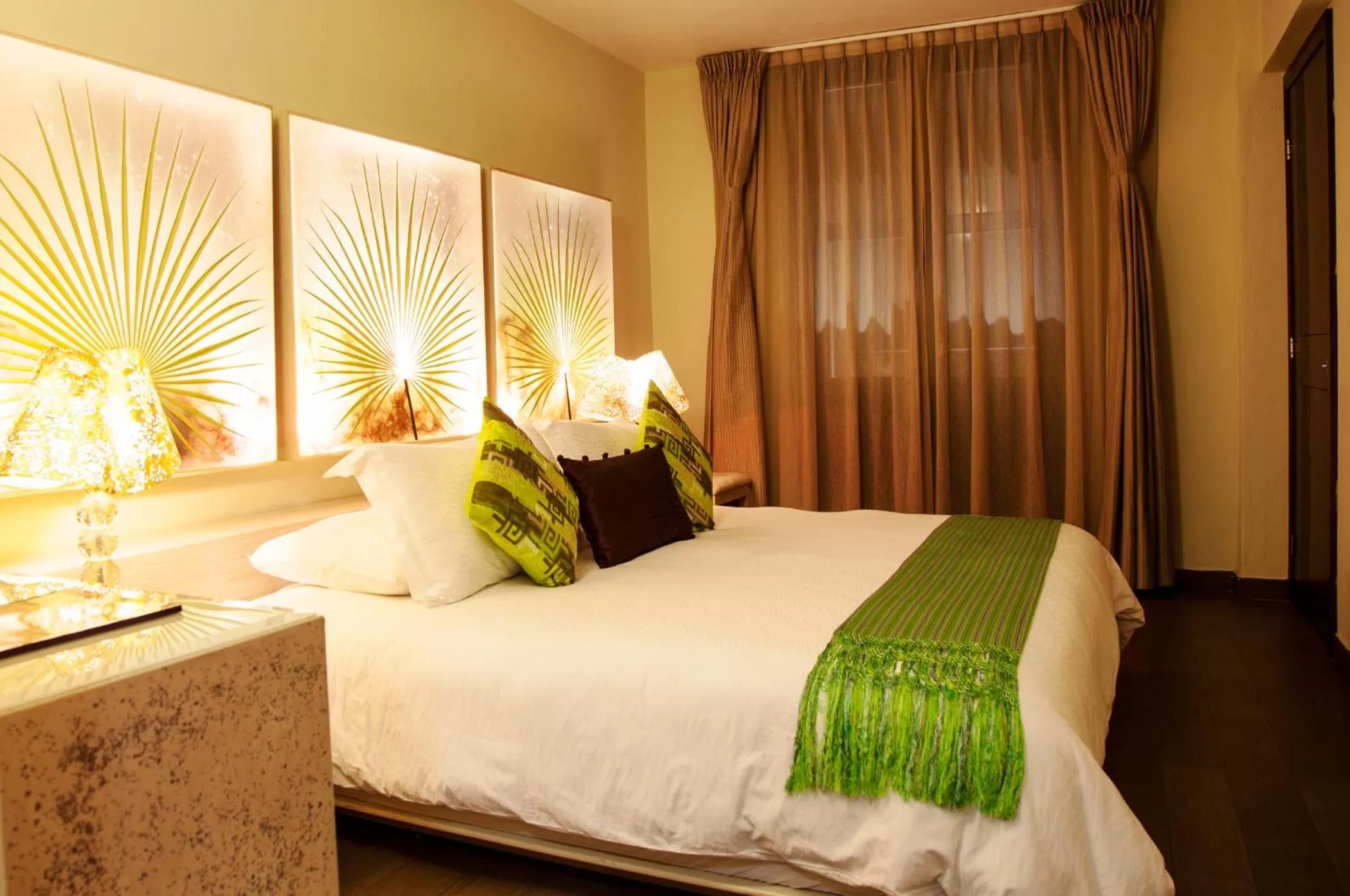 Deluxe Double Room in Plaza Gallery Hotel Boutique