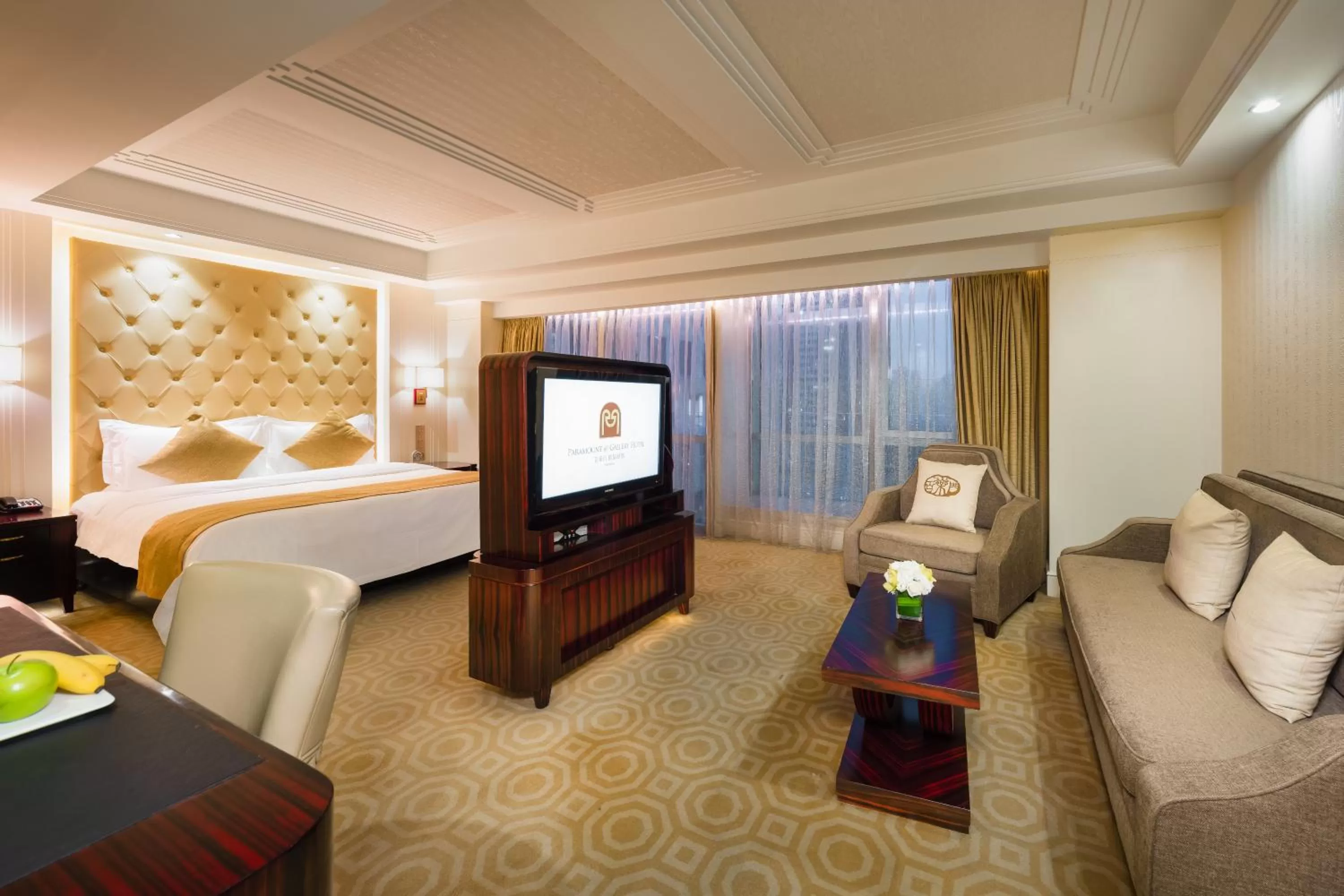 Deluxe King or Twin Room (Include 2 Breakfast) in Paramount Gallery Hotel