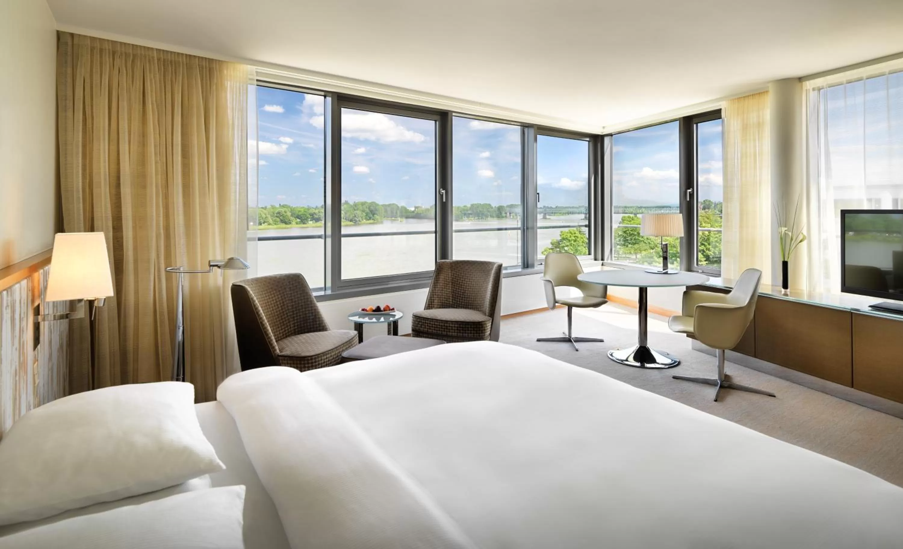 Deluxe King Room - Club Access in Hyatt Regency Mainz