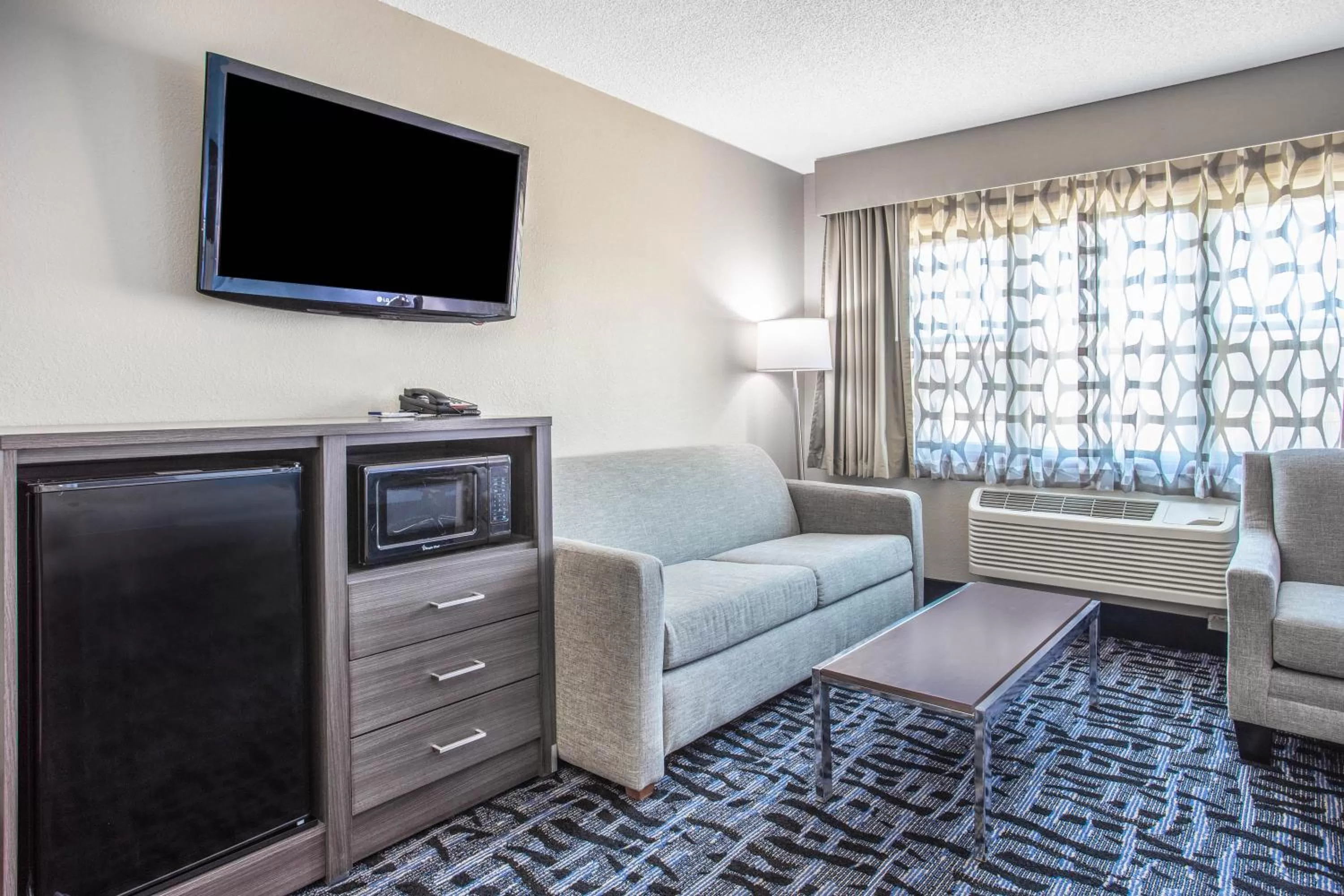 King Studio Suite - Non-Smoking in Baymont by Wyndham Joliet