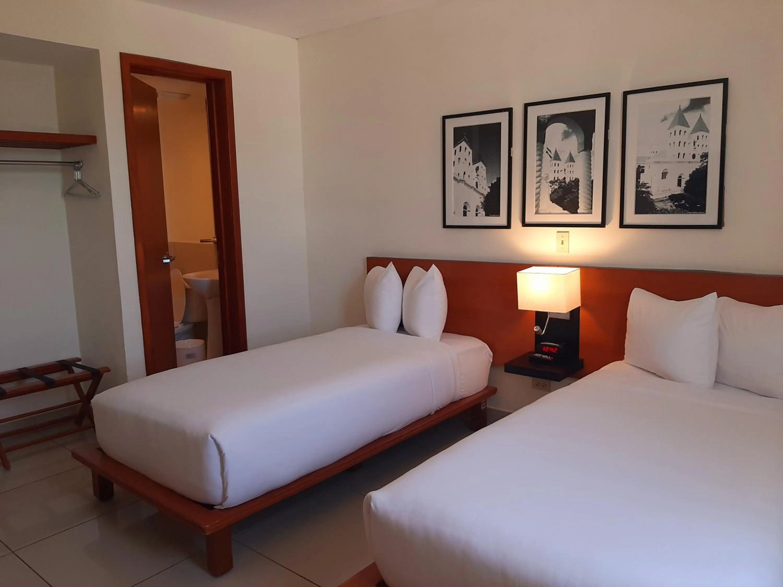 Twin Room - Non-Smoking in Comfort Inn Real San Miguel