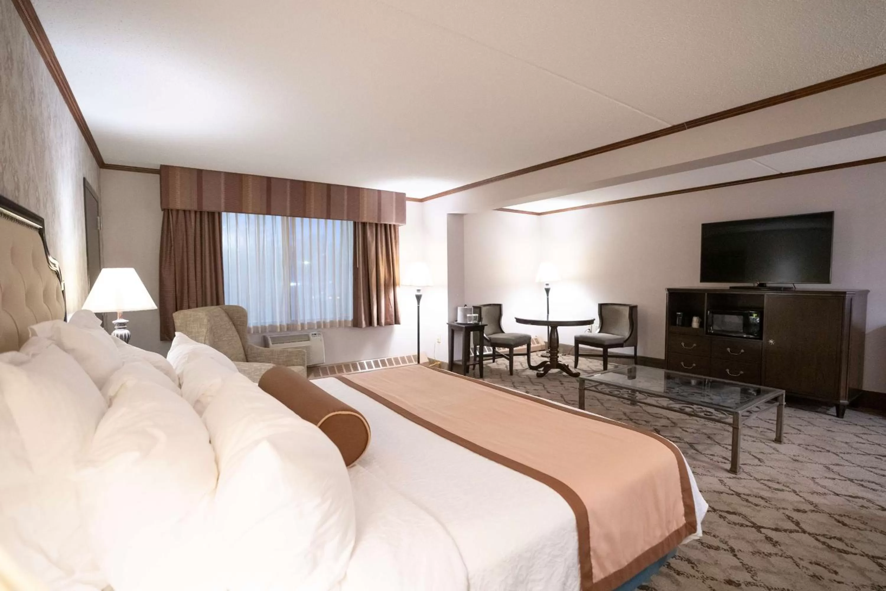 King Suite in Best Western Plus Fairfield Executive Inn