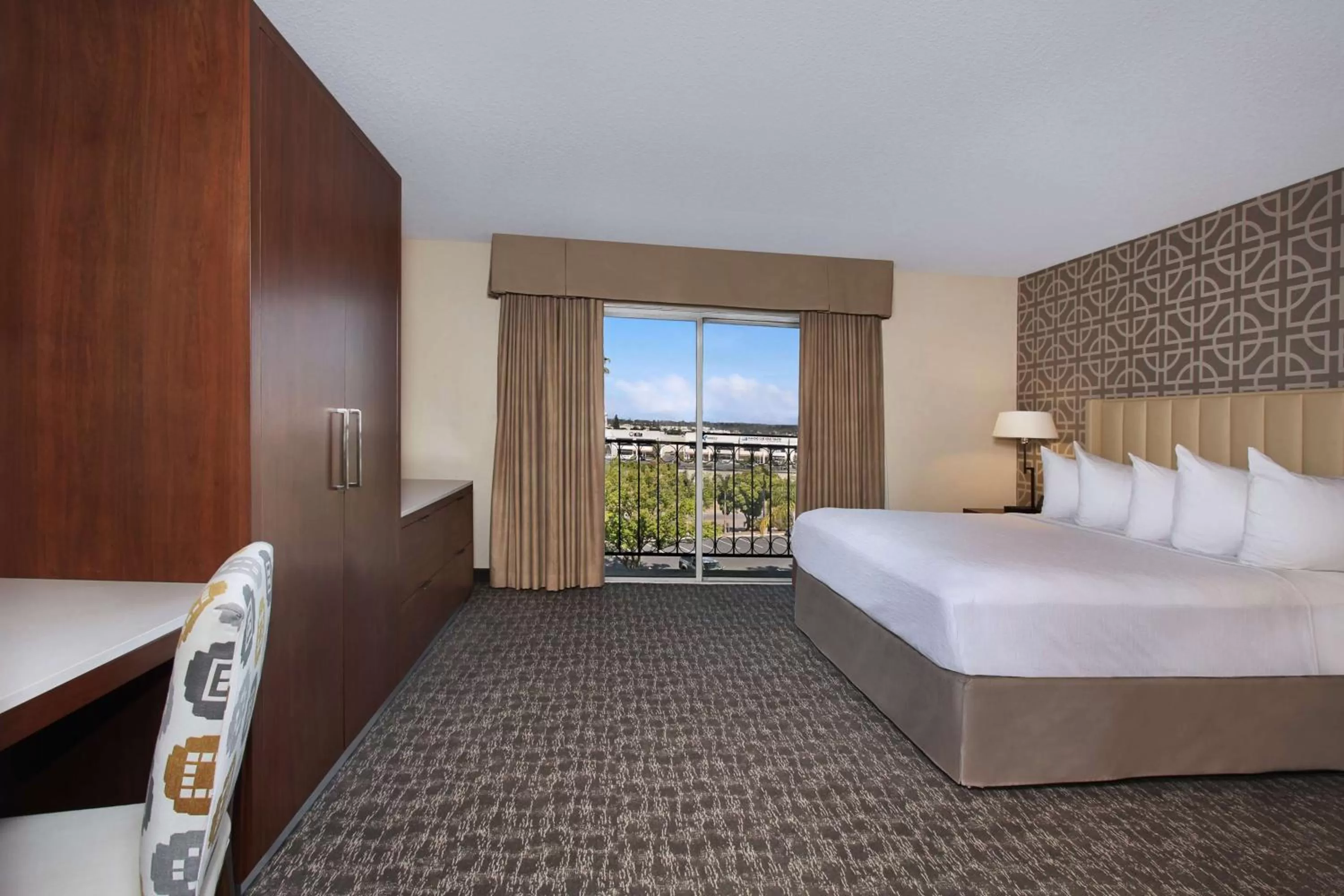 One-Bedroom King Suite with Roll-In Shower - Mobility Access/Non-Smoking in Embassy Suites by Hilton Anaheim North