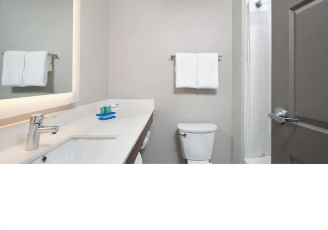 Queen Room with Two Queen Beds - Hearing Accessible/Non-Smoking in Holiday Inn Express Quantico - Stafford by IHG