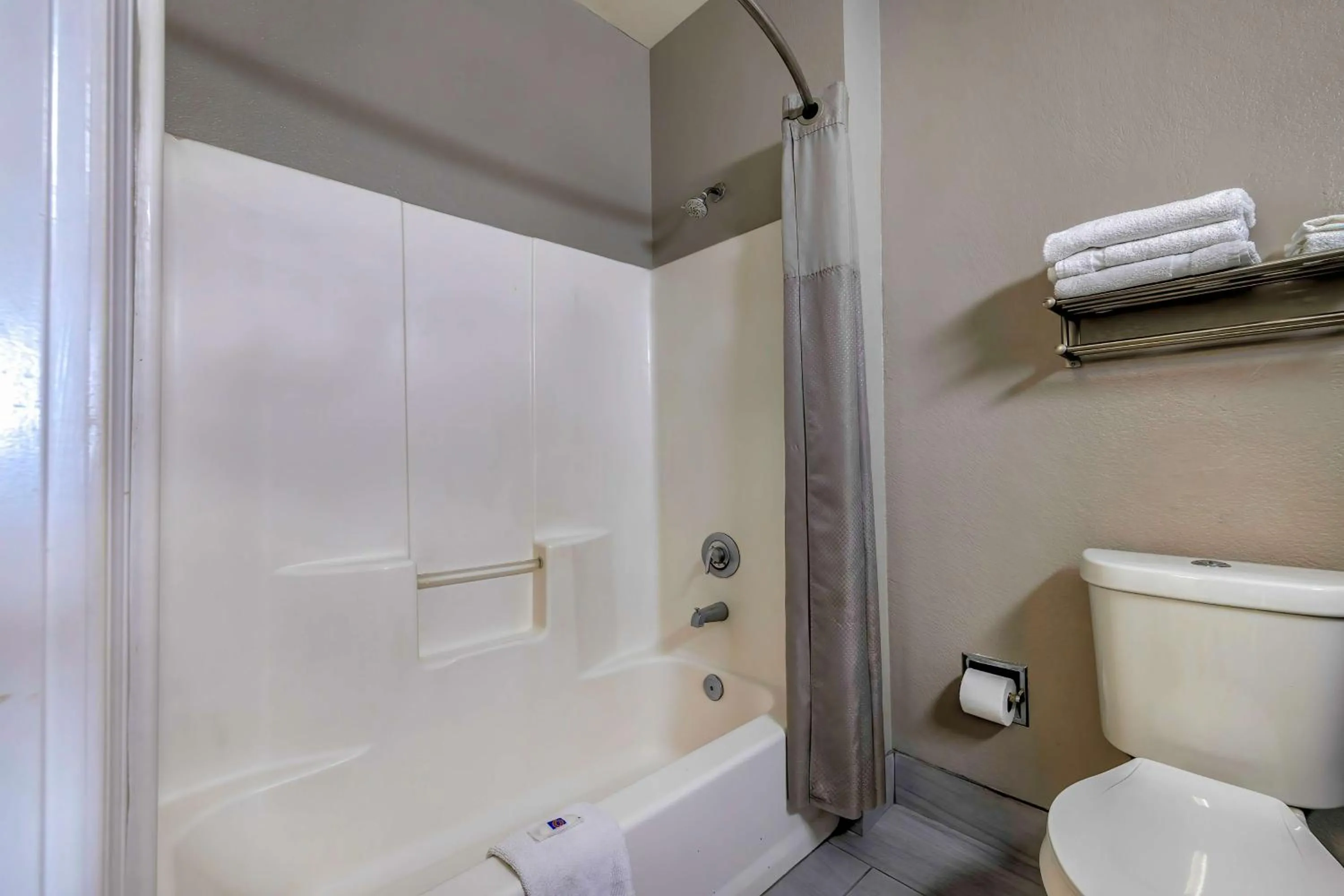 Classic Quadruple Room - single occupancy - Smoking in Motel 6-Cedar Park, TX