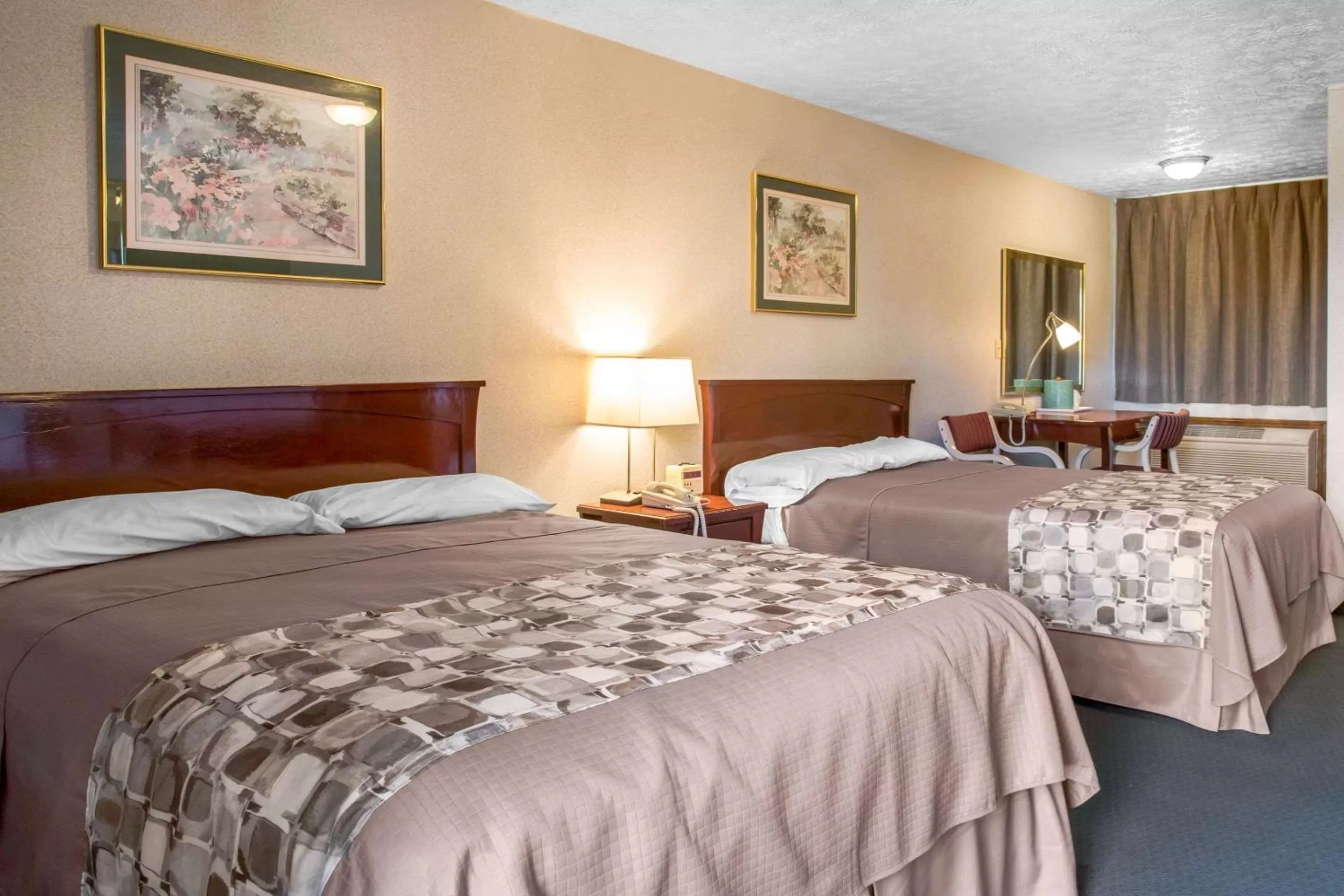 Queen Suite - Non-Smoking in Rodeway Inn & Suites Branford - Guilford