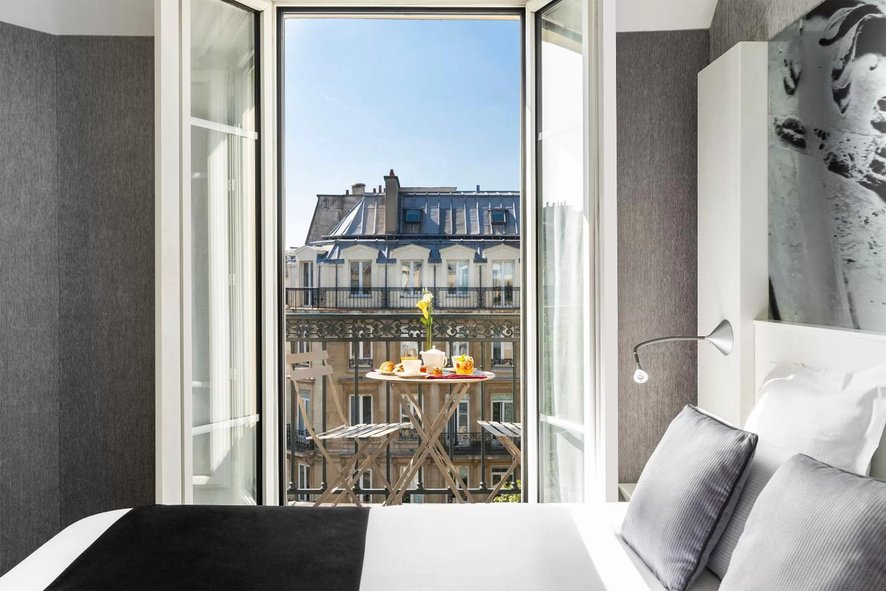 Classic Twin Room with Balcony in Hotel Marais Grands Boulevards