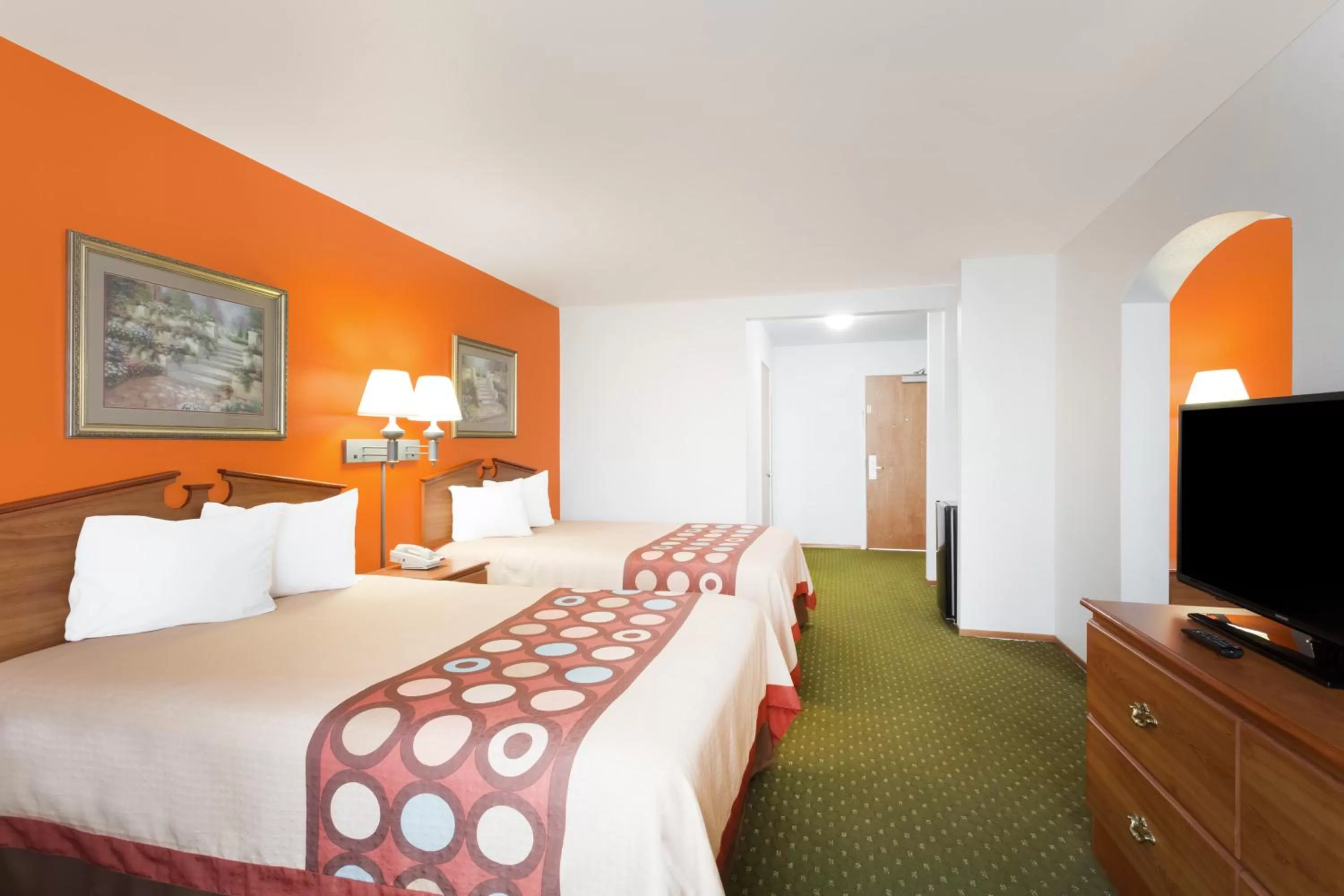 Triple Room - Non-Smoking in Super 8 by Wyndham Cloverdale Wine Country