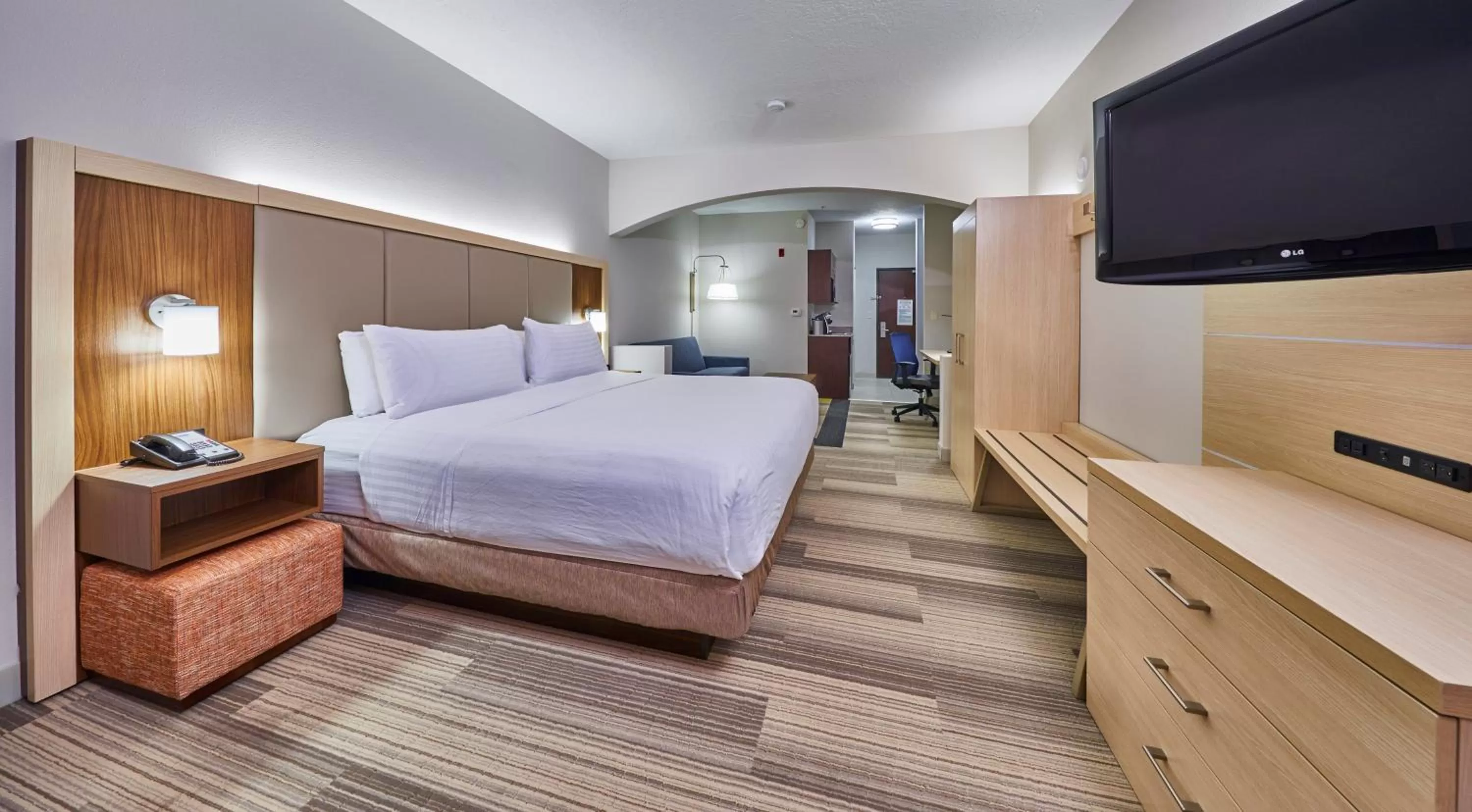 King Suite in Holiday Inn Express Hotel & Suites Medford-Central Point by IHG