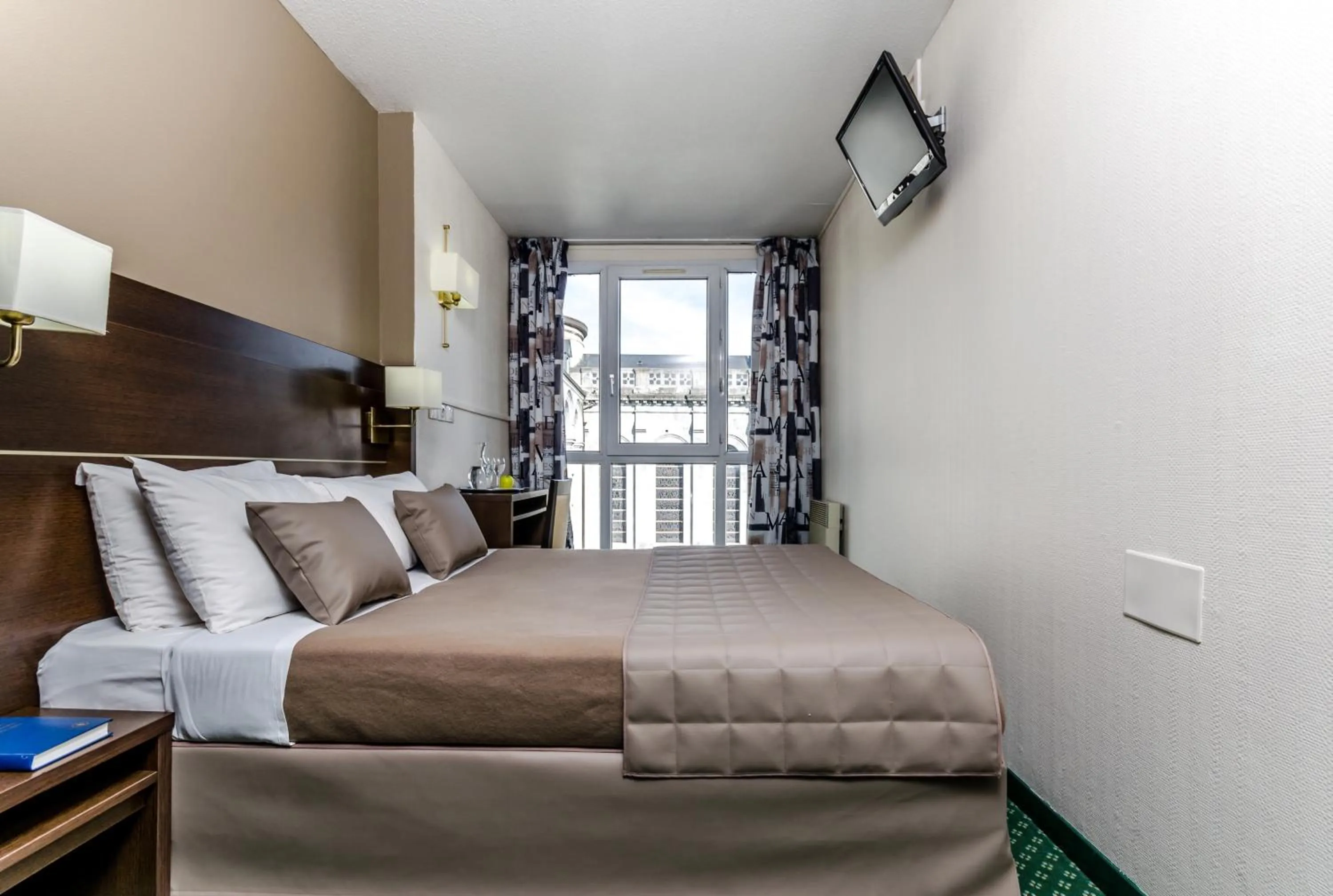 Double Room in Hôtel Croix des Bretons - Lourdes Pyrénées