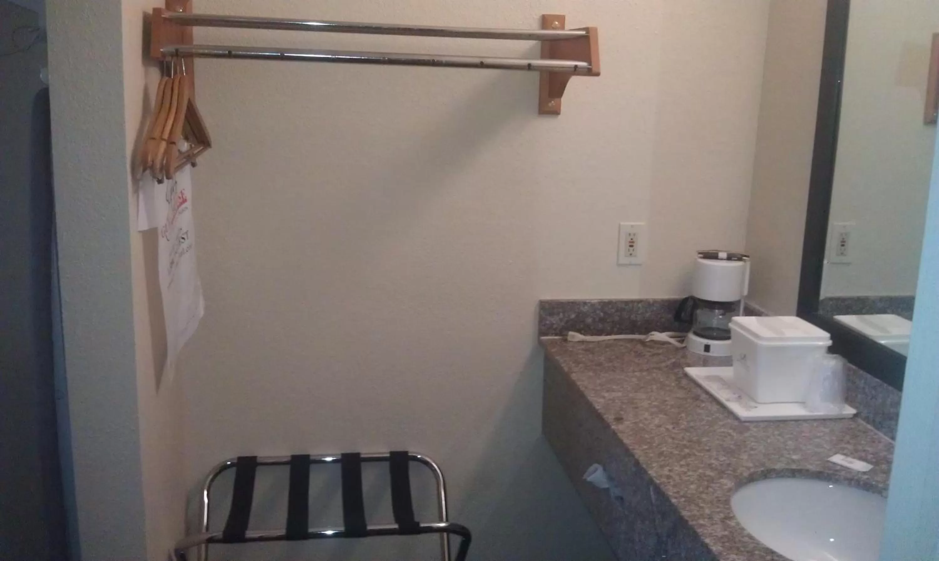 Queen Room with Two Queen Beds - Smoking in GuestHouse Inn Dothan