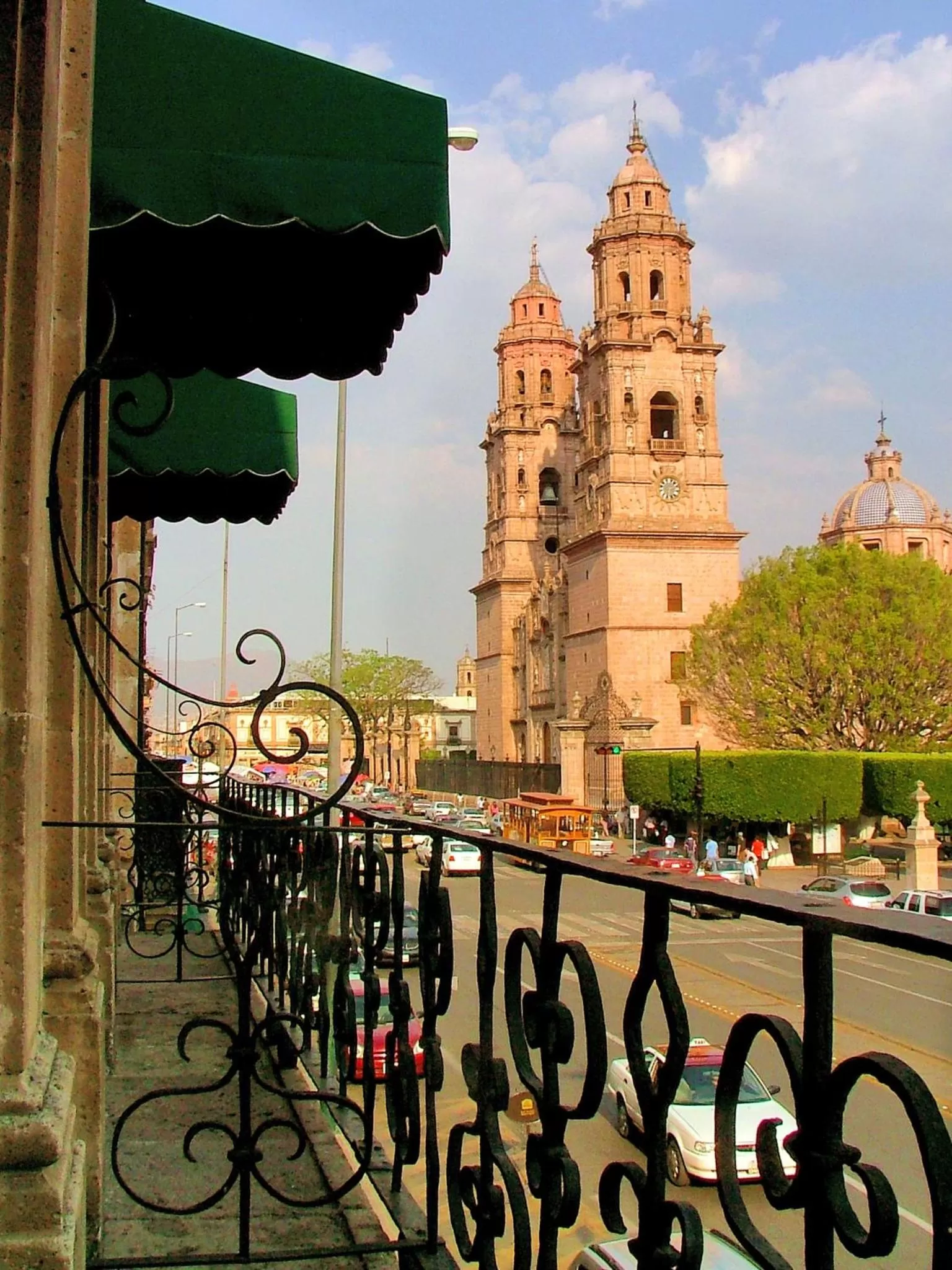 Standard Queen Room with Balcony and City View - Central Building in Holiday Inn Express Morelia Centro Historico