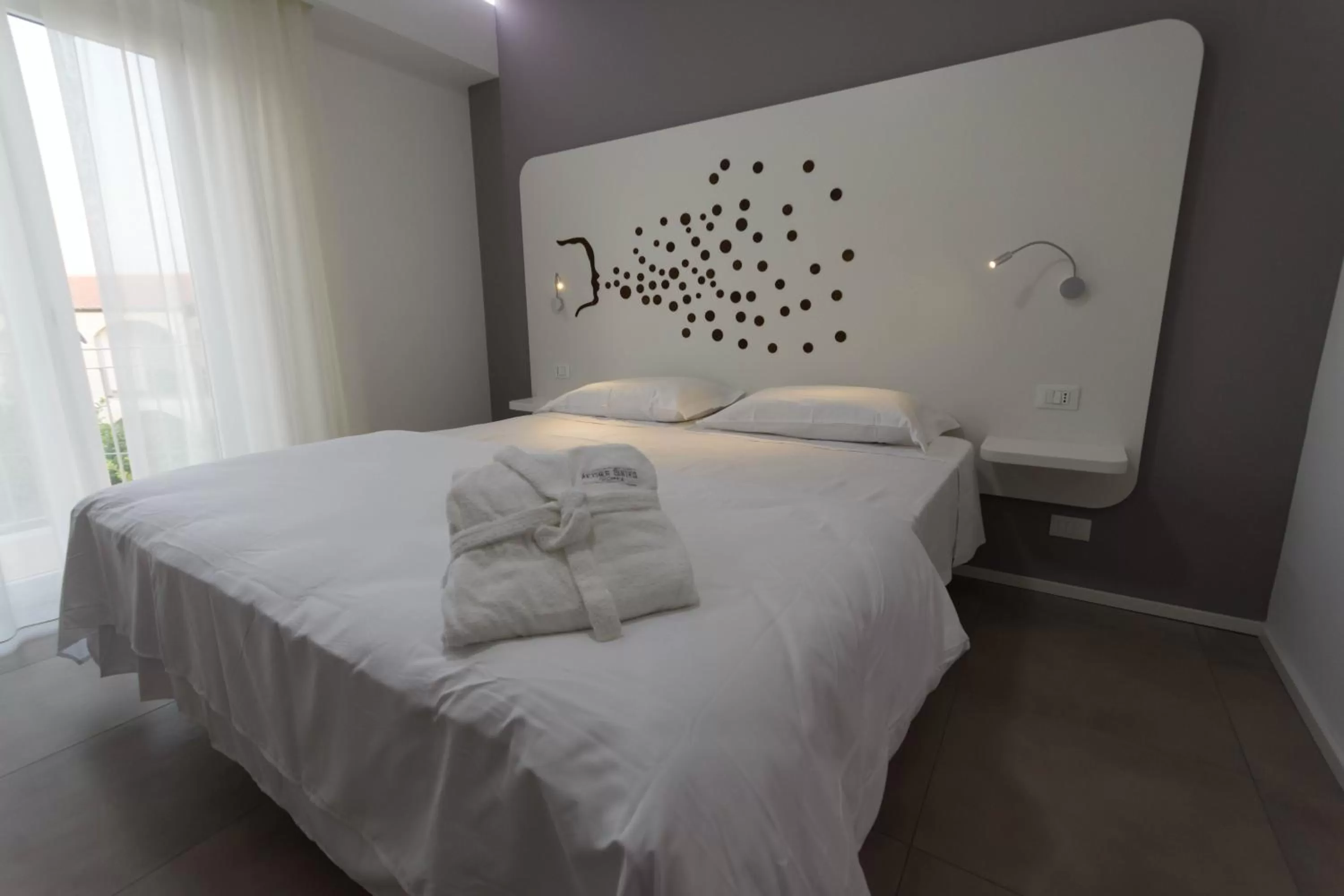 King Suite with Balcony - single occupancy in Aether Suites Tropea - Free Private Parking