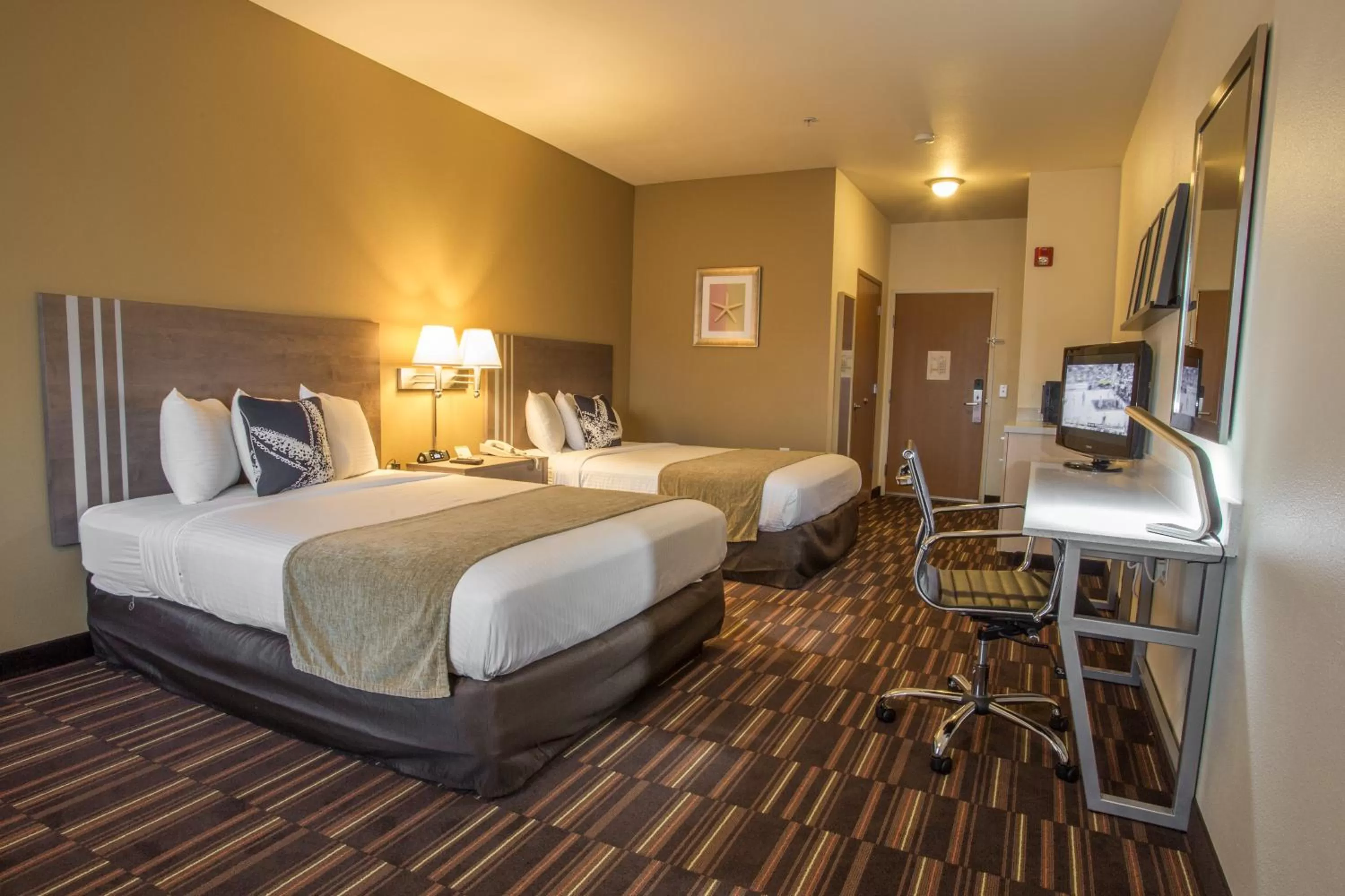 Standard Queen Room with Two Queen Beds in Inn at Wecoma