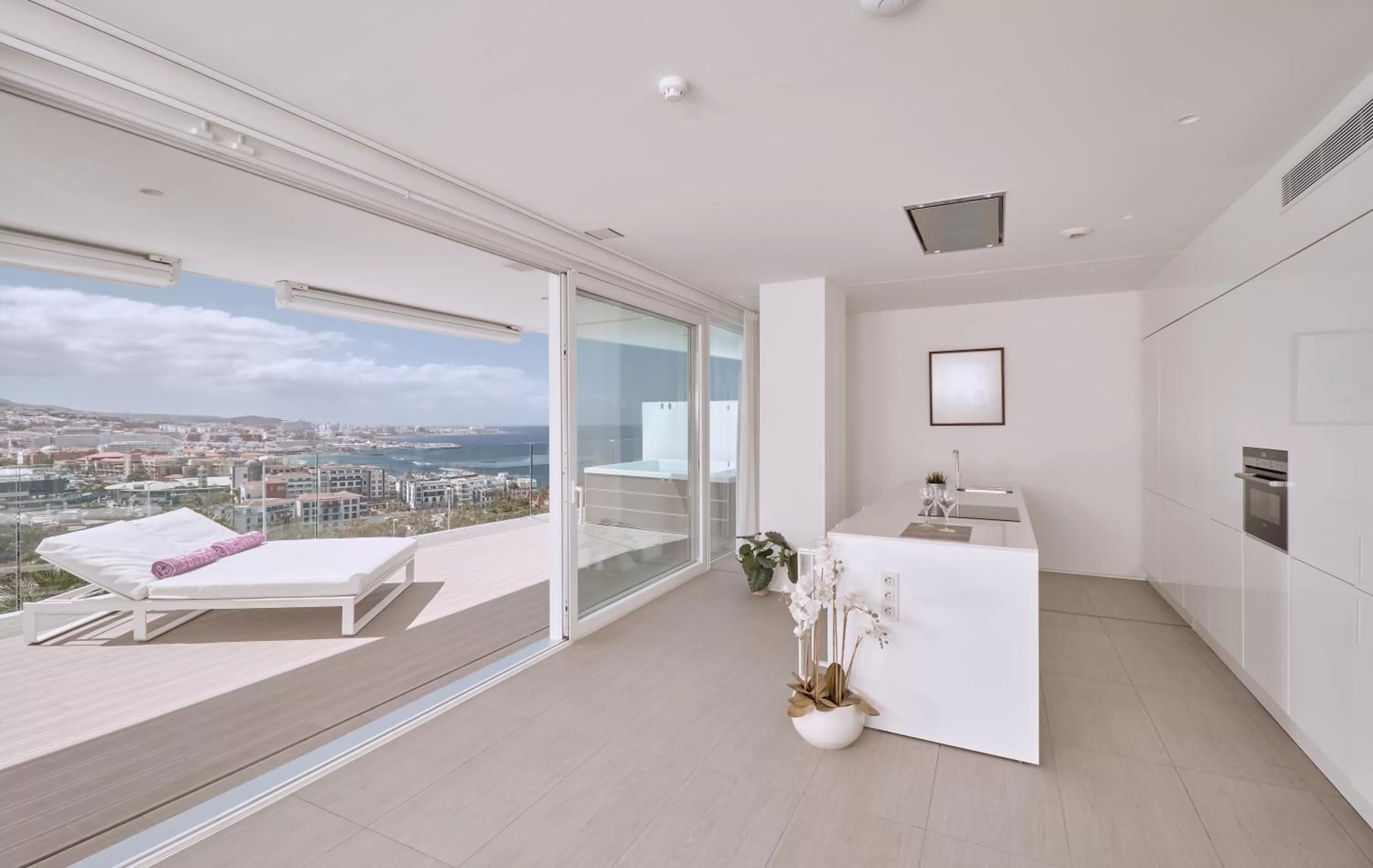 Divinity Lago 1 bedroom Suite with jacuzzi and sea view in Hotel Baobab Suites