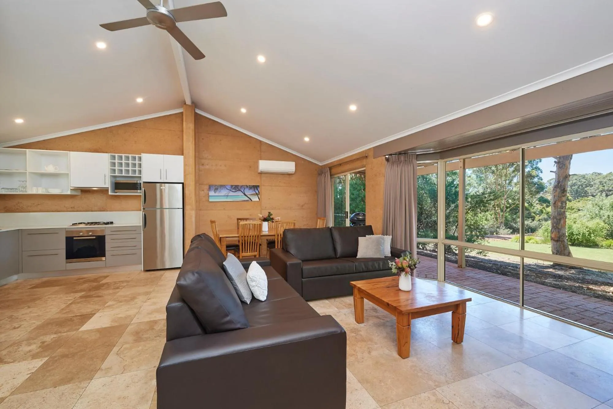 Two-Bedroom Queen Chalet in Eight Willows Retreat