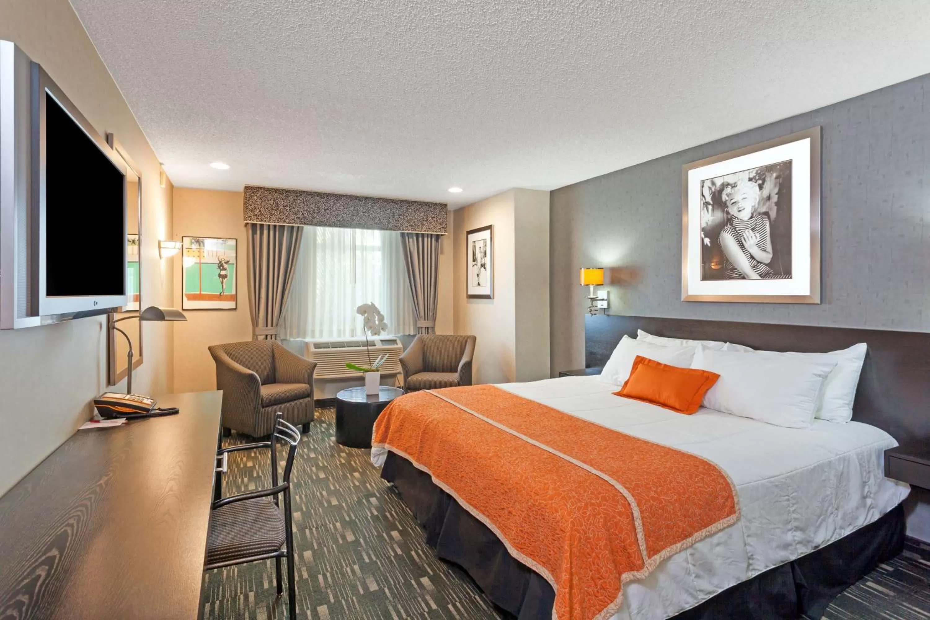 King Room with Mobility/Hearing Impaired Access - Non-Smoking in Ramada Plaza by Wyndham West Hollywood Hotel & Suites