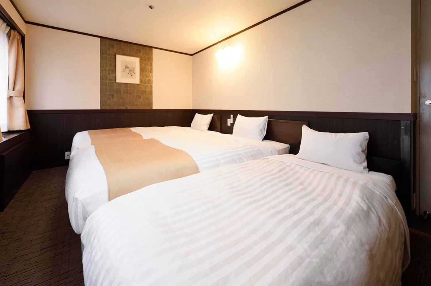 Triple Room - Non-Smoking in Belmont Hotel