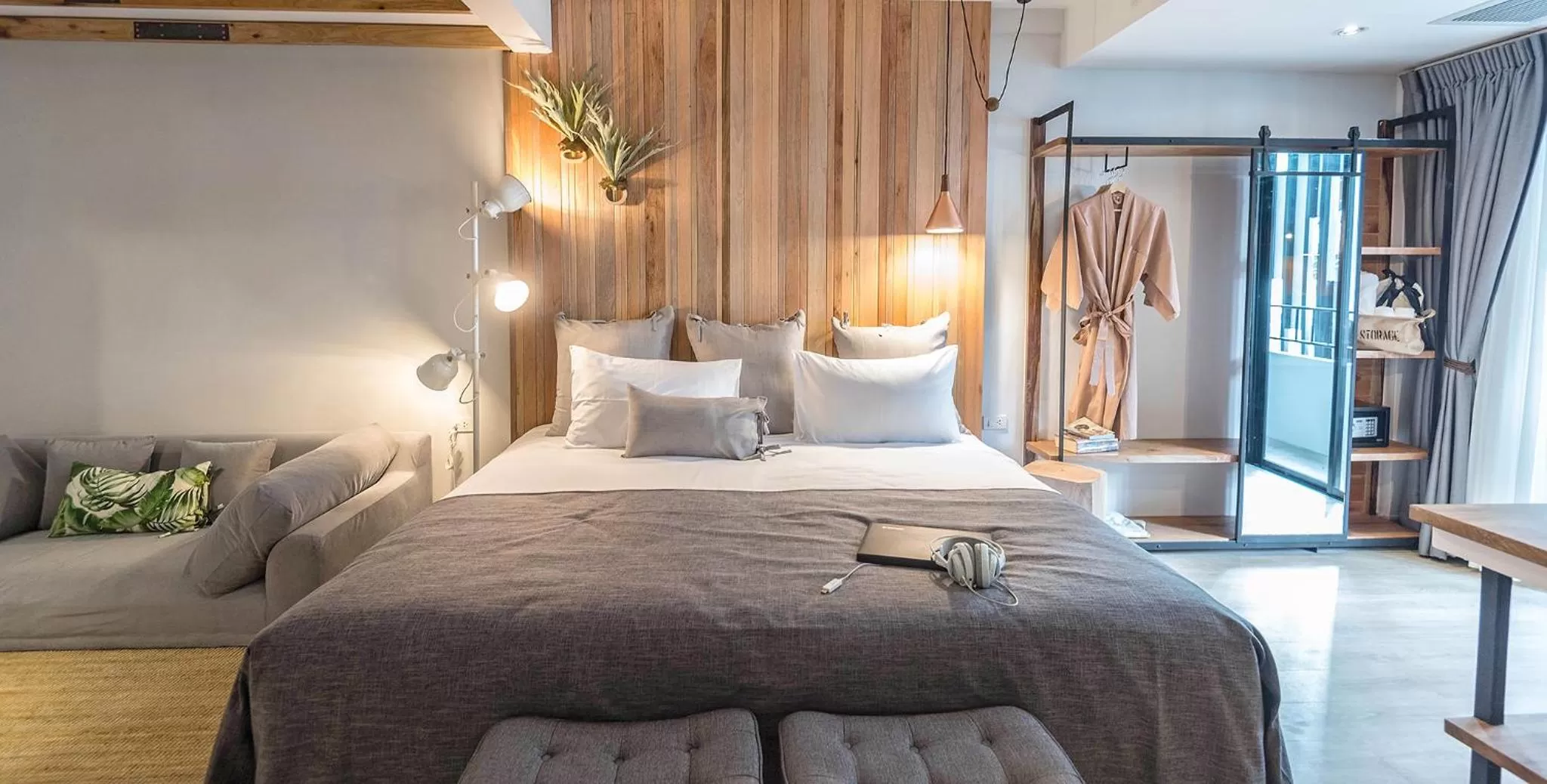 Deluxe Suite in Family Tree Hotel