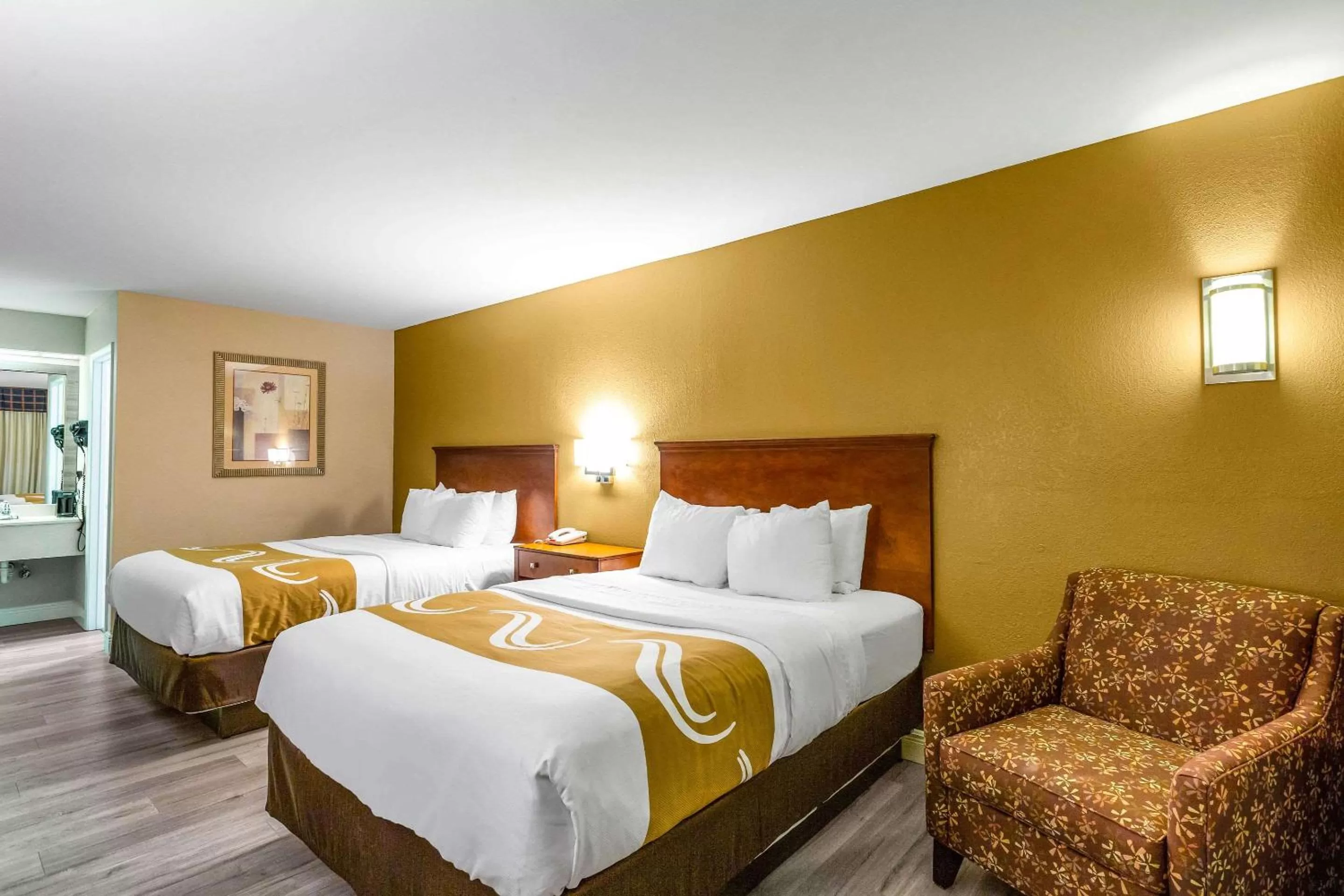 Queen Room with Two Queen Beds - Smoking in Quality Inn Quincy - Tallahassee West