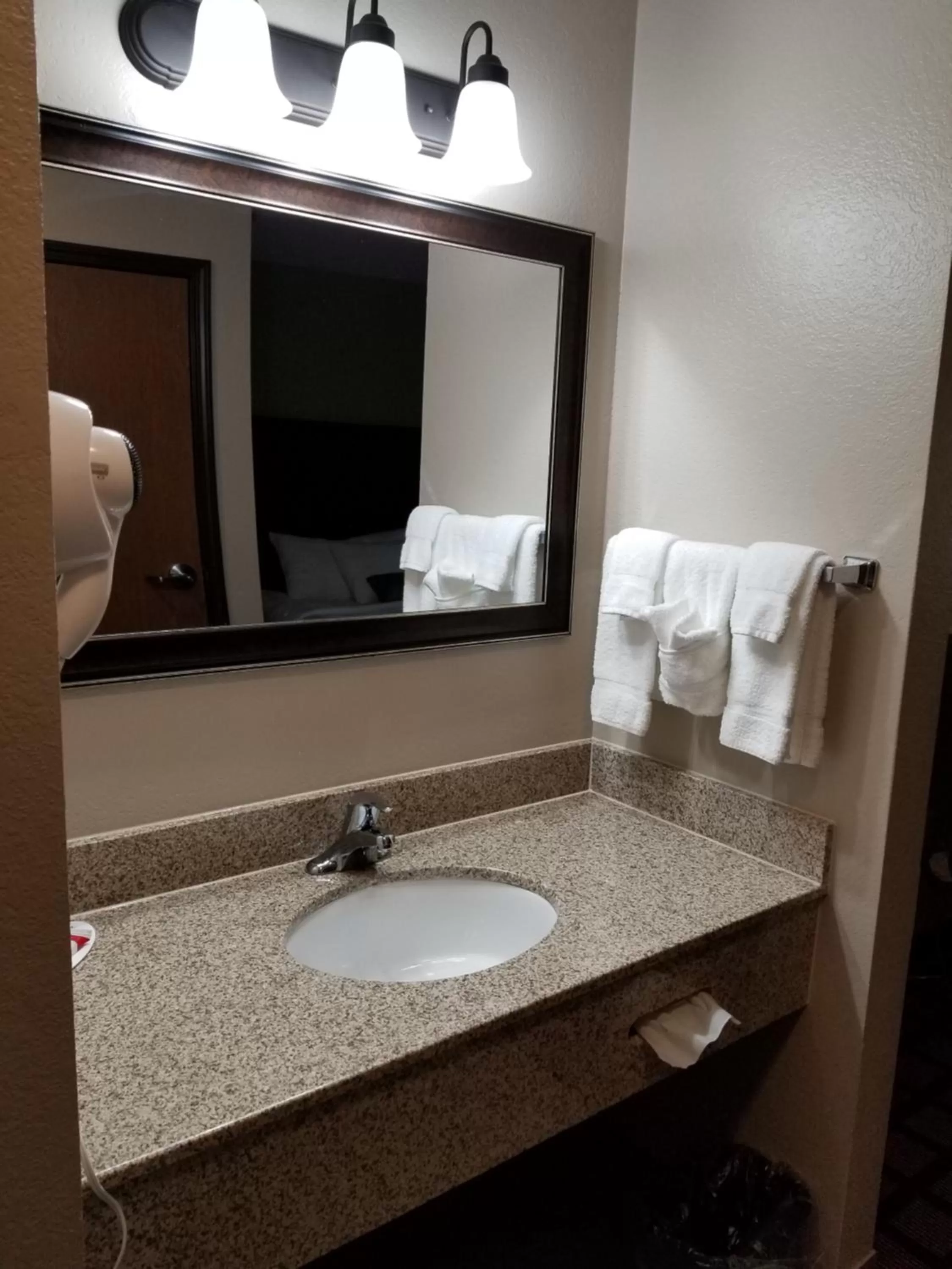 Studio Suite with Two Queen Beds - Non-Smoking in Baymont by Wyndham Oacoma