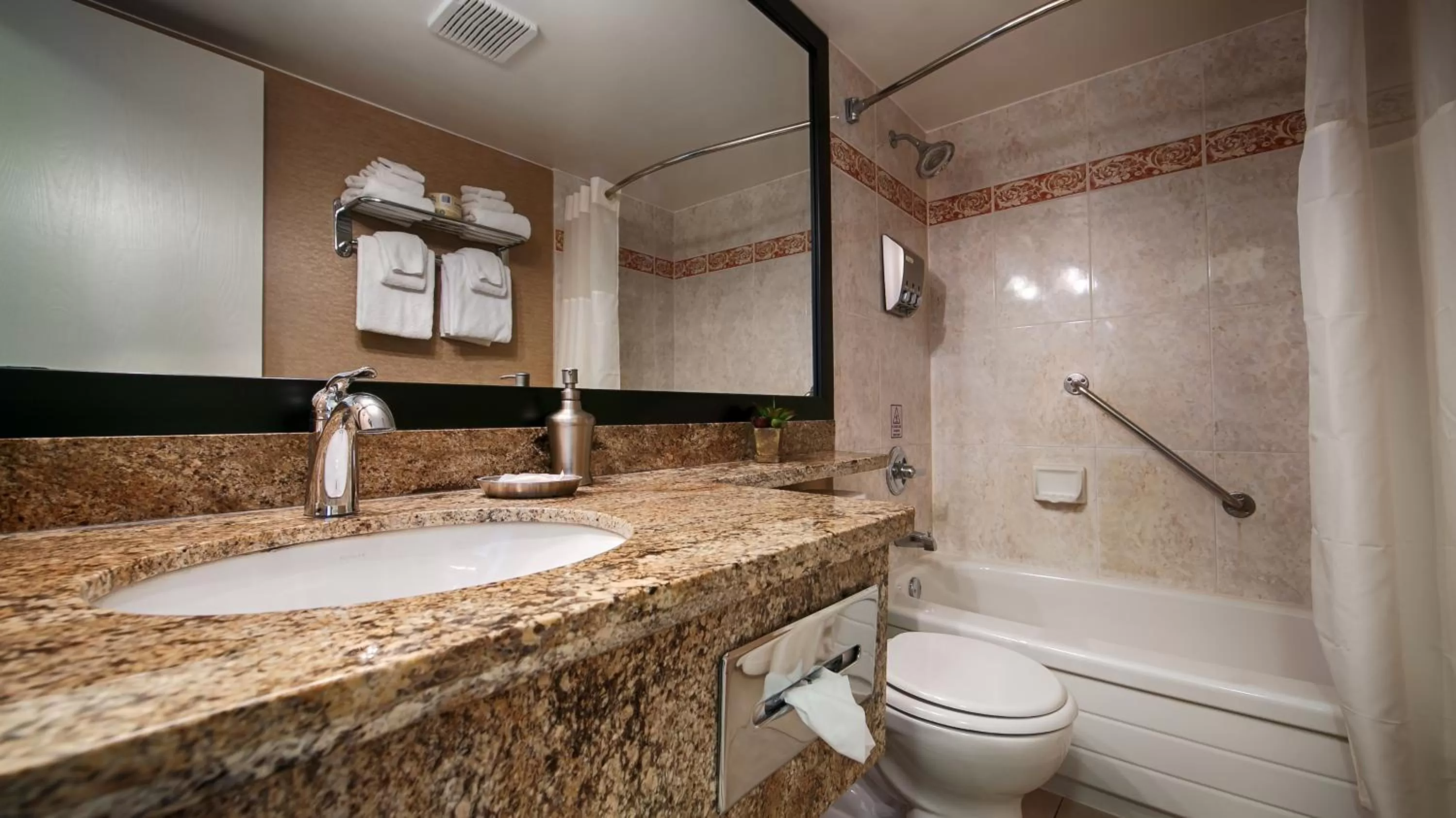 King Room with Partial Harbor View with Balcony in Best Western PLUS Inner Harbour Hotel