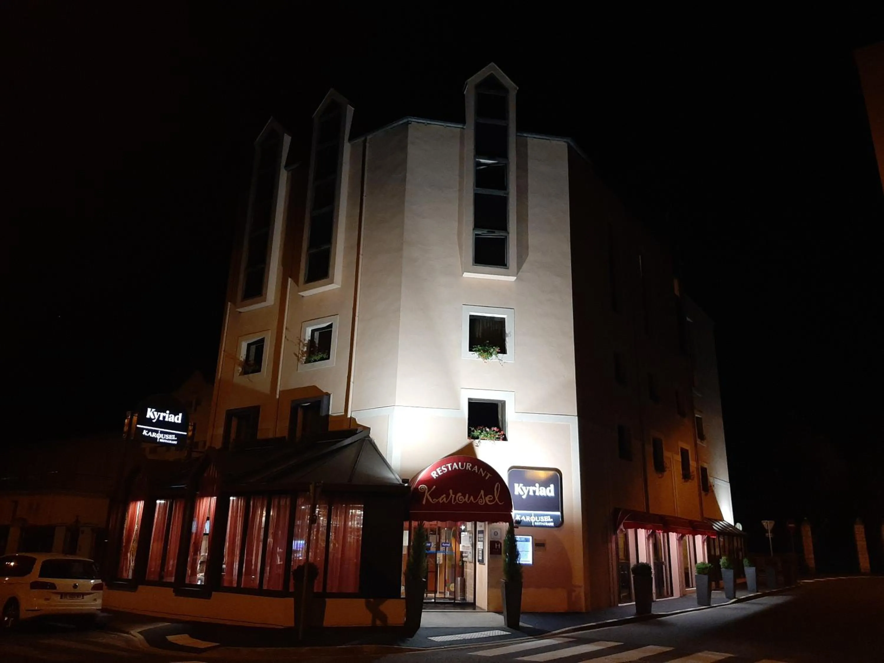 Facade/entrance in Kyriad Hotel Nevers Centre