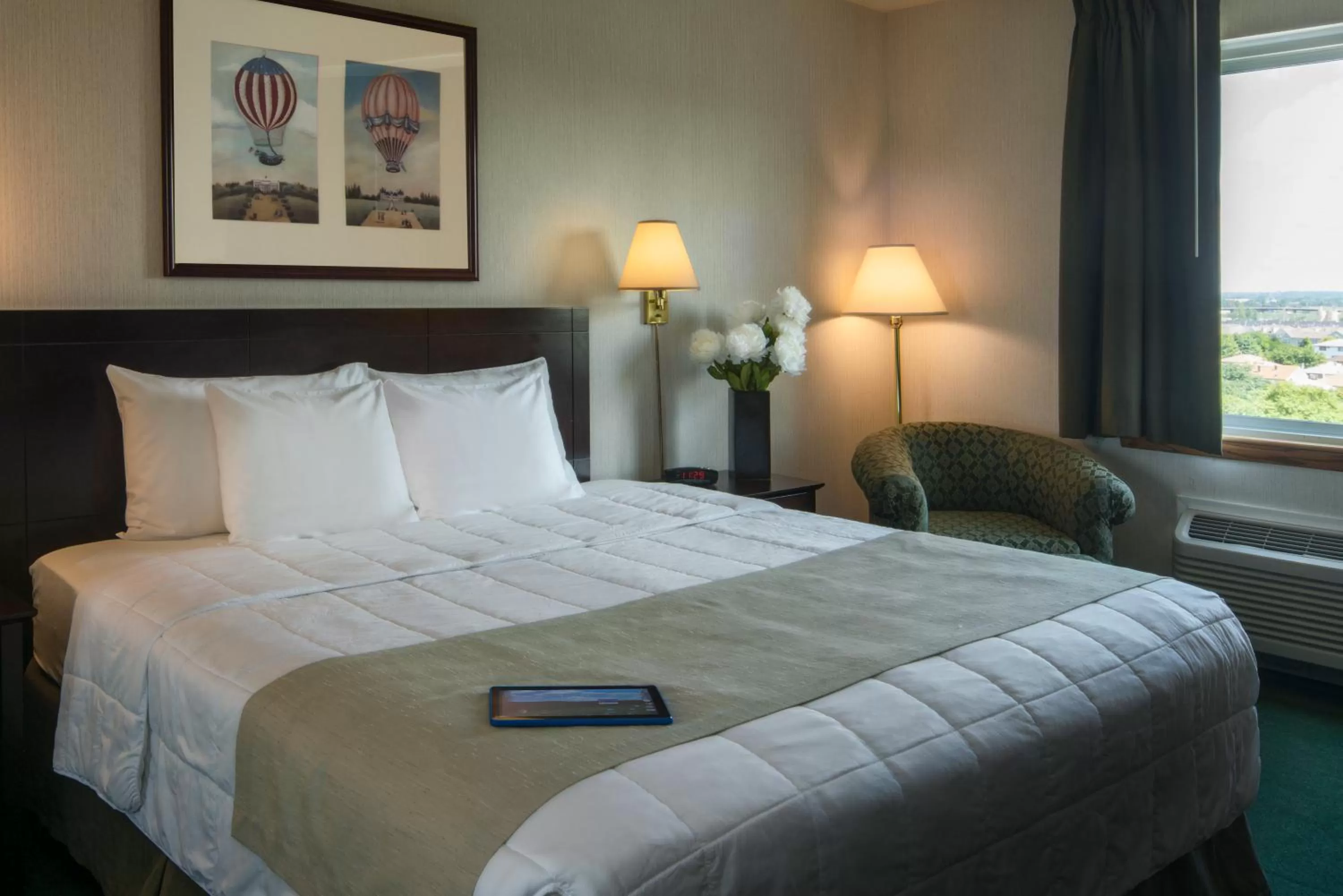 King Room - Non-Smoking in Meadowlands Plaza Hotel