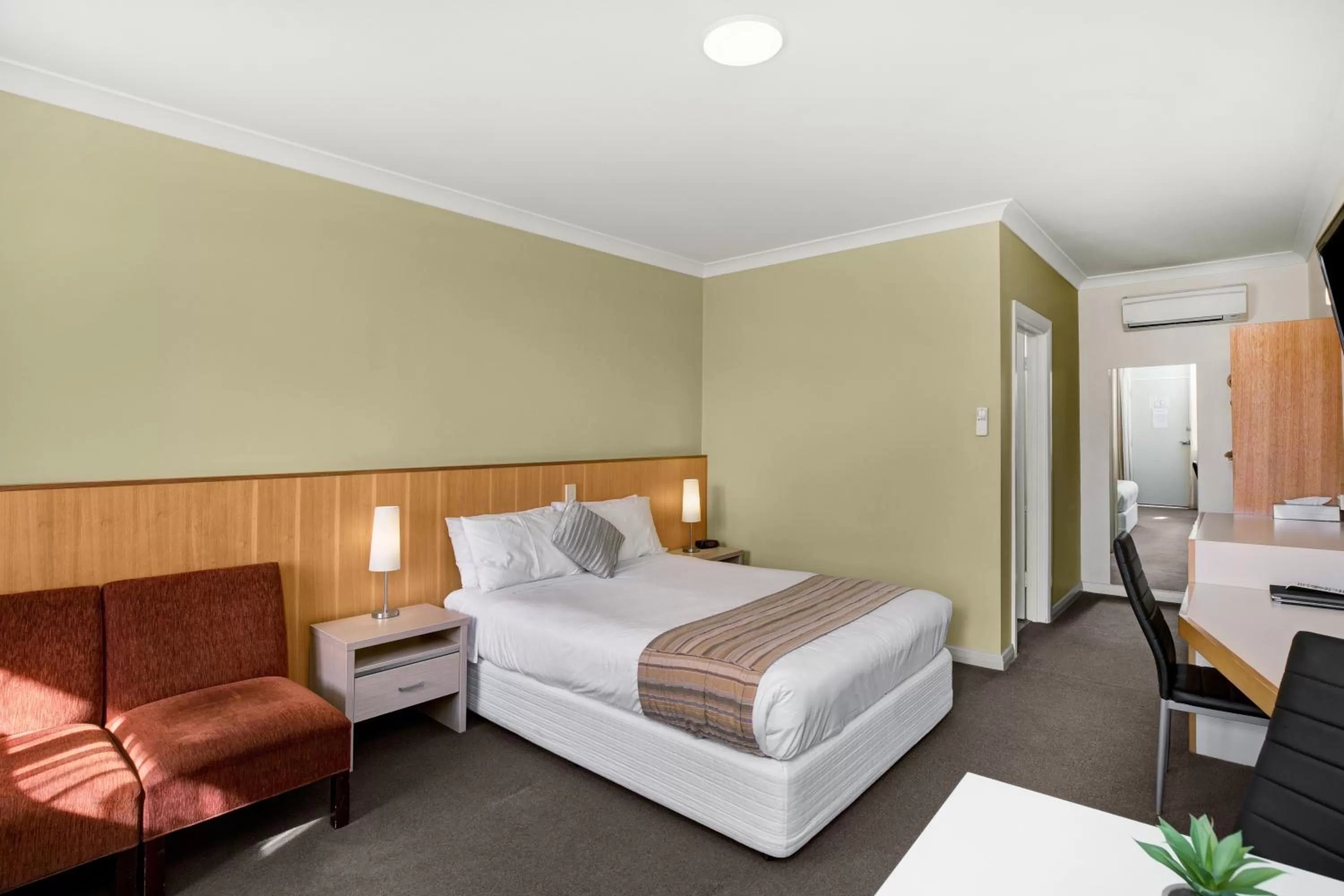 Deluxe Queen Room in Adelaide Road Motor Lodge