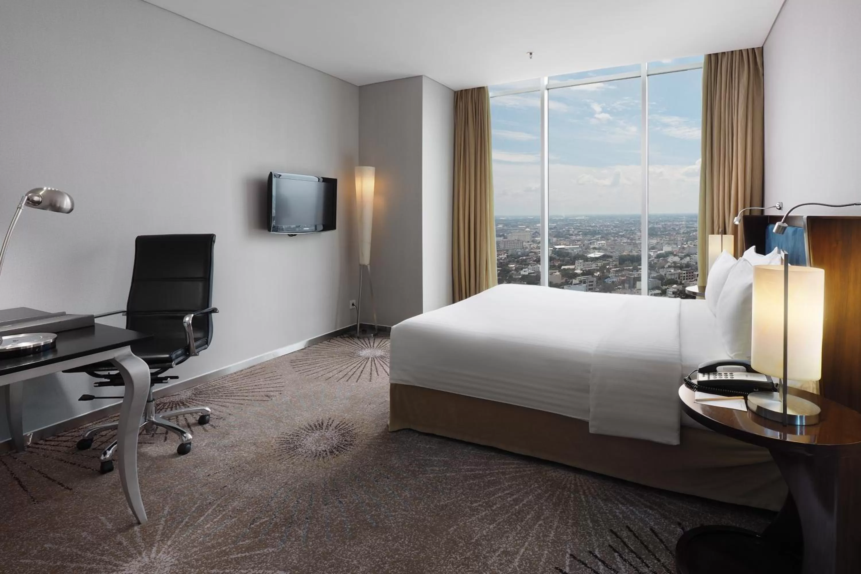 Deluxe Queen Bed - Smoking in Cambridge Hotel Medan